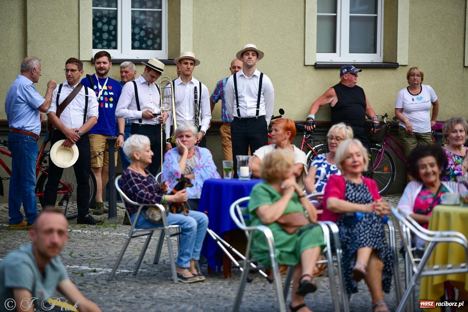 Zdjęcie w galerii na portalu naszraciborz.pl: Diexieland Street Band i W Sam Raz na bis. Muzycznie i kolorowo na ulicach Raciborza wiadomości z regionu