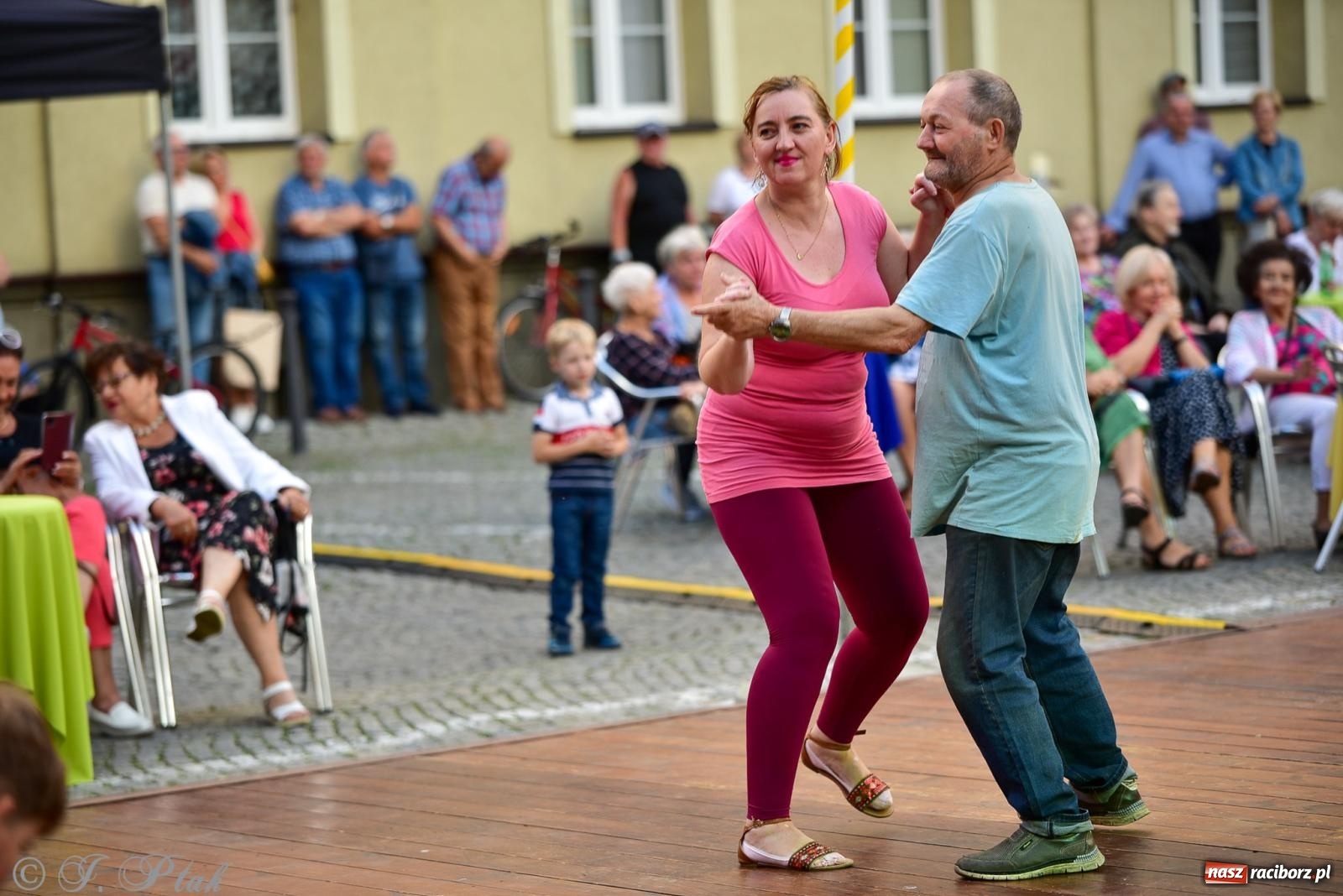 Zdjęcie w galerii na portalu naszraciborz.pl: Diexieland Street Band i W Sam Raz na bis. Muzycznie i kolorowo na ulicach Raciborza wiadomości z regionu