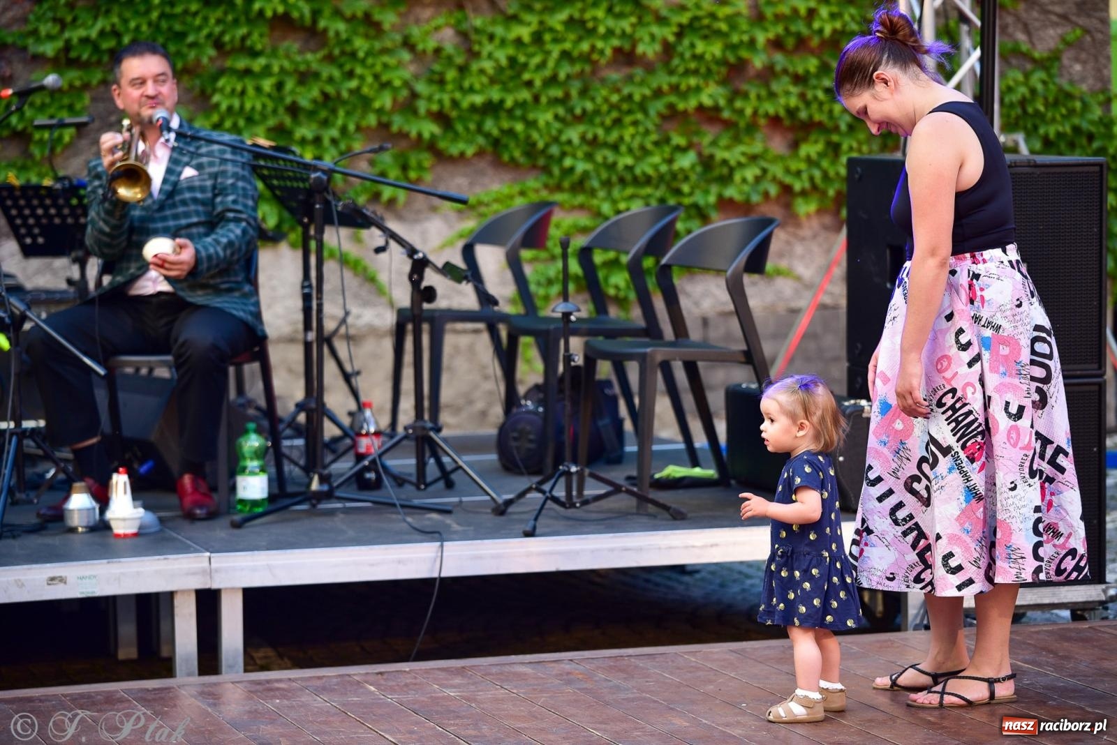Zdjęcie w galerii na portalu naszraciborz.pl: Diexieland Street Band i W Sam Raz na bis. Muzycznie i kolorowo na ulicach Raciborza wiadomości z regionu