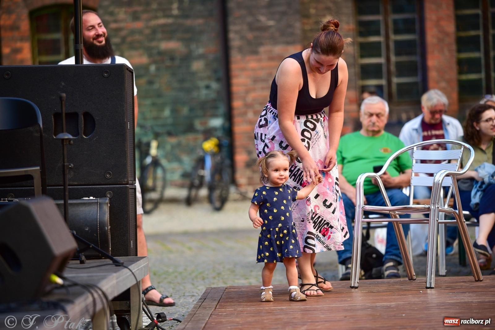 Zdjęcie w galerii na portalu naszraciborz.pl: Diexieland Street Band i W Sam Raz na bis. Muzycznie i kolorowo na ulicach Raciborza wiadomości z regionu