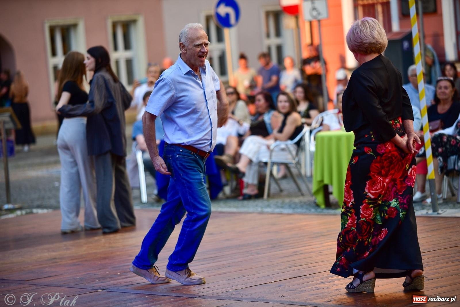 Zdjęcie w galerii na portalu naszraciborz.pl: Diexieland Street Band i W Sam Raz na bis. Muzycznie i kolorowo na ulicach Raciborza wiadomości z regionu