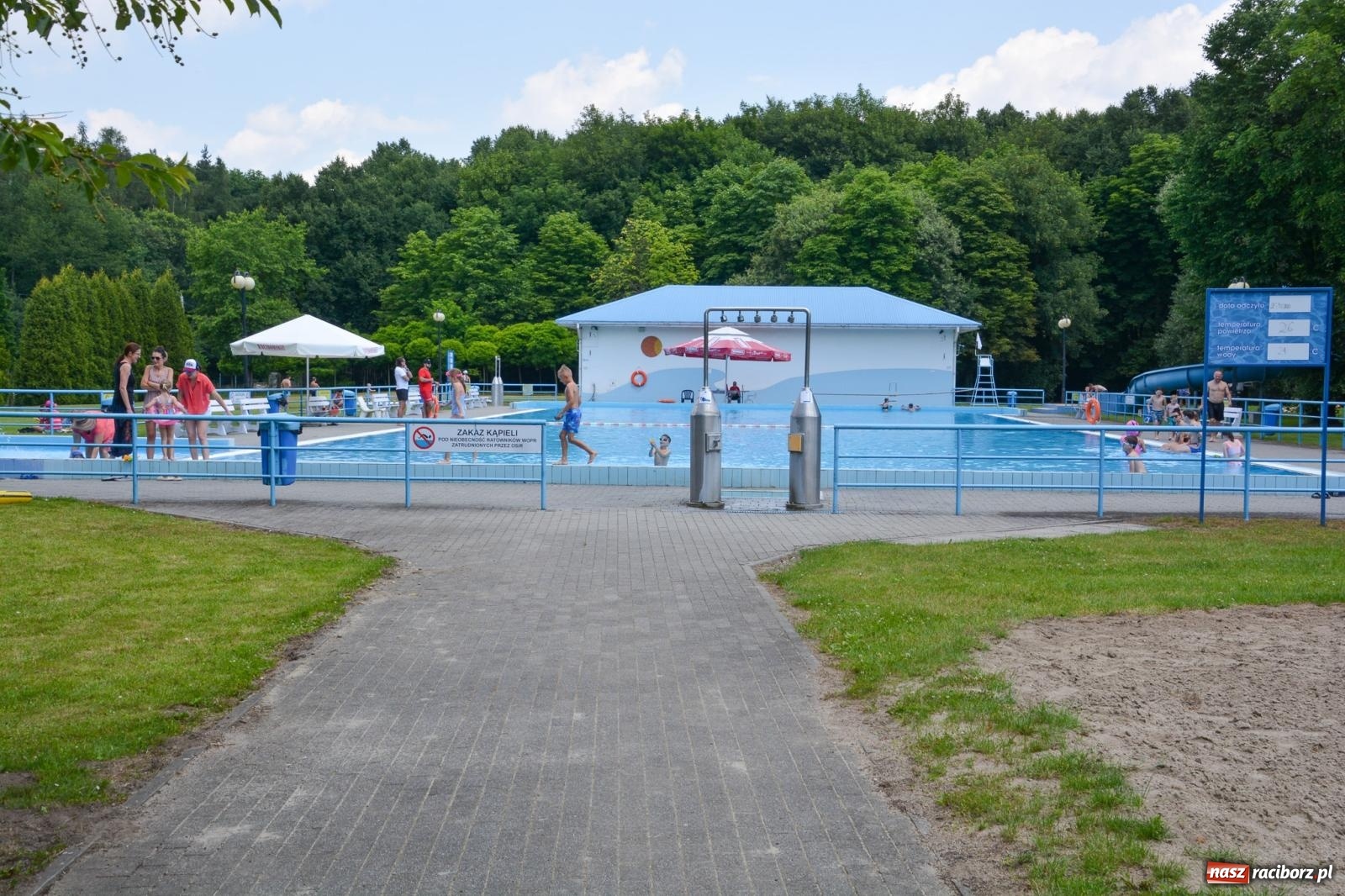 Zdjęcie w galerii na portalu naszraciborz.pl: Basen pod Oborą już czynny. Spora frekwencja na otwarciu wiadomości z regionu