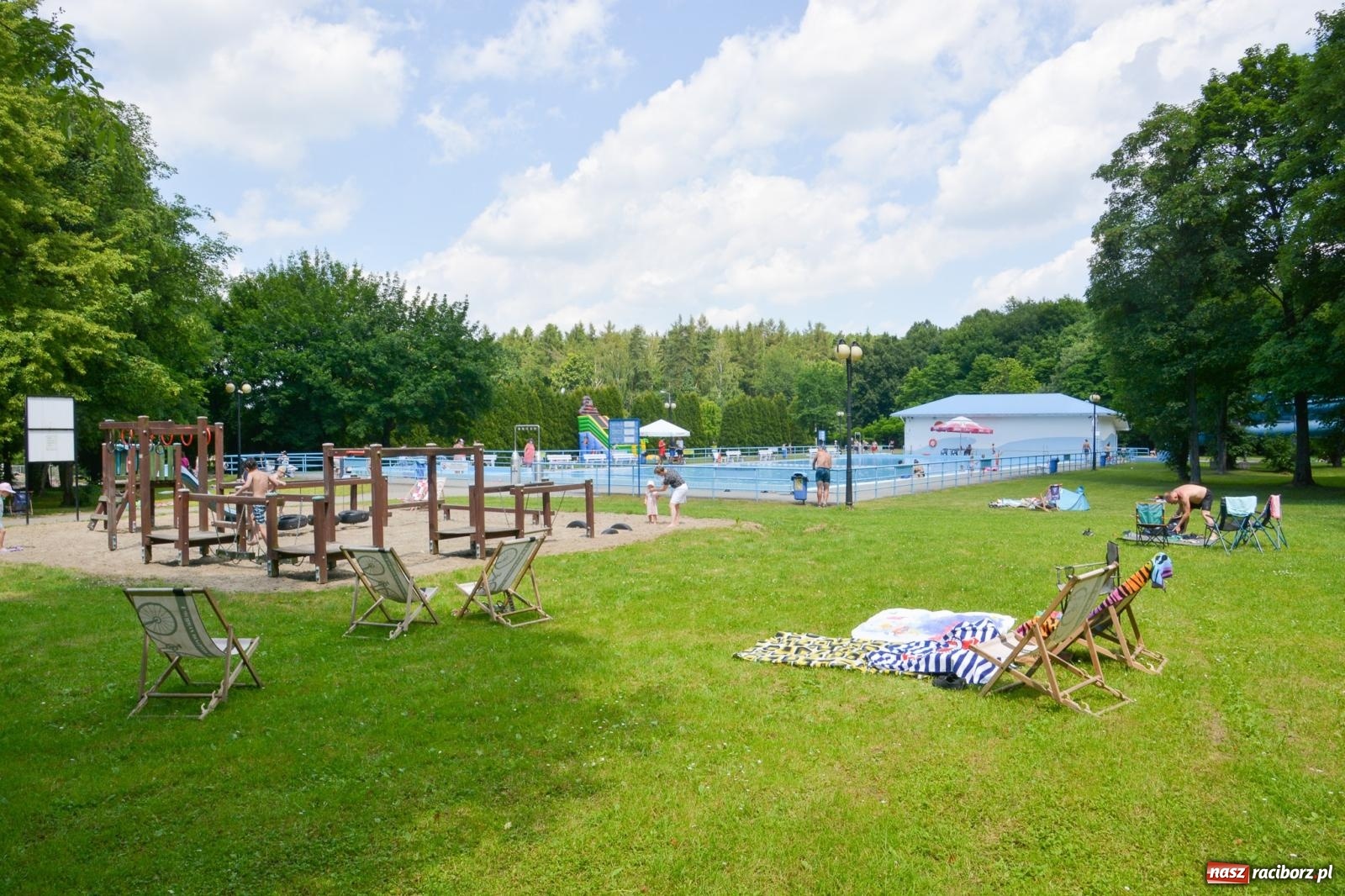 Zdjęcie w galerii na portalu naszraciborz.pl: Basen pod Oborą już czynny. Spora frekwencja na otwarciu wiadomości z regionu
