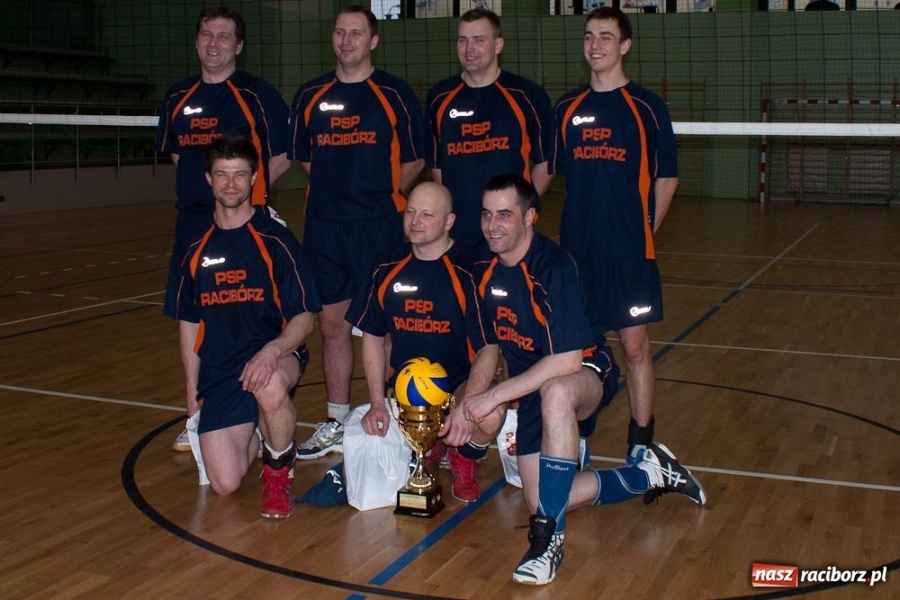 Zdjęcie w galerii na portalu naszraciborz.pl: Strażacy z Pucharem Prezydenta wiadomości z regionu