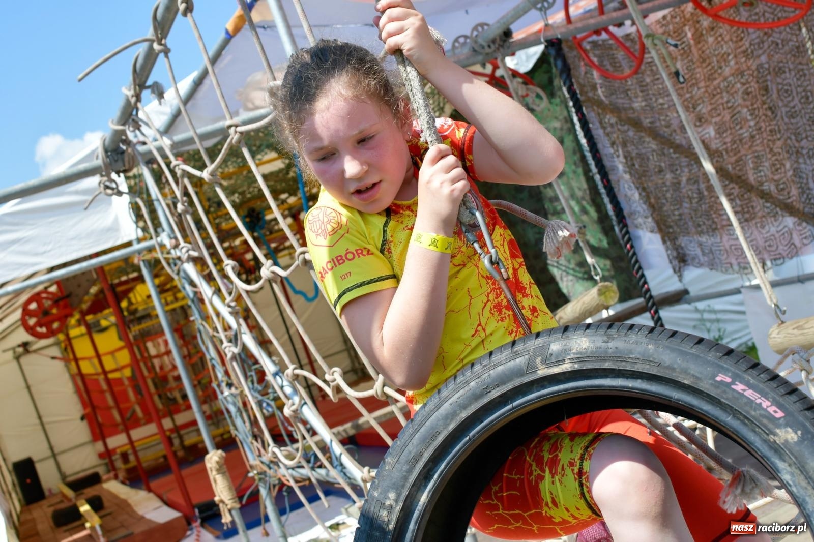 Zdjęcie w galerii na portalu naszraciborz.pl: Ninja Monkey. Z tym torem musieli sobie poradzić startujący w zawodach w Raciborzu wiadomości z regionu
