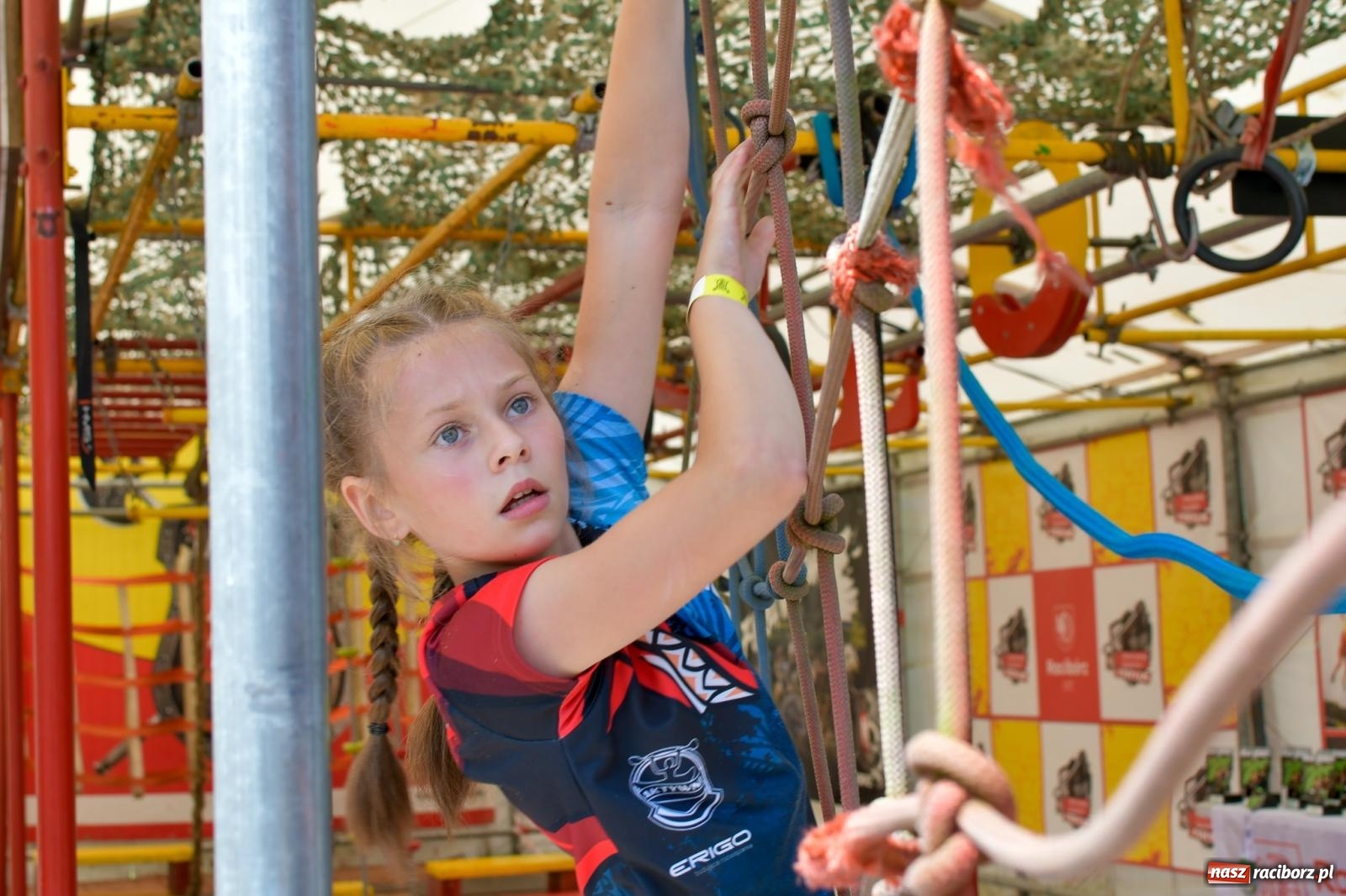 Zdjęcie w galerii na portalu naszraciborz.pl: Ninja Monkey. Z tym torem musieli sobie poradzić startujący w zawodach w Raciborzu wiadomości z regionu