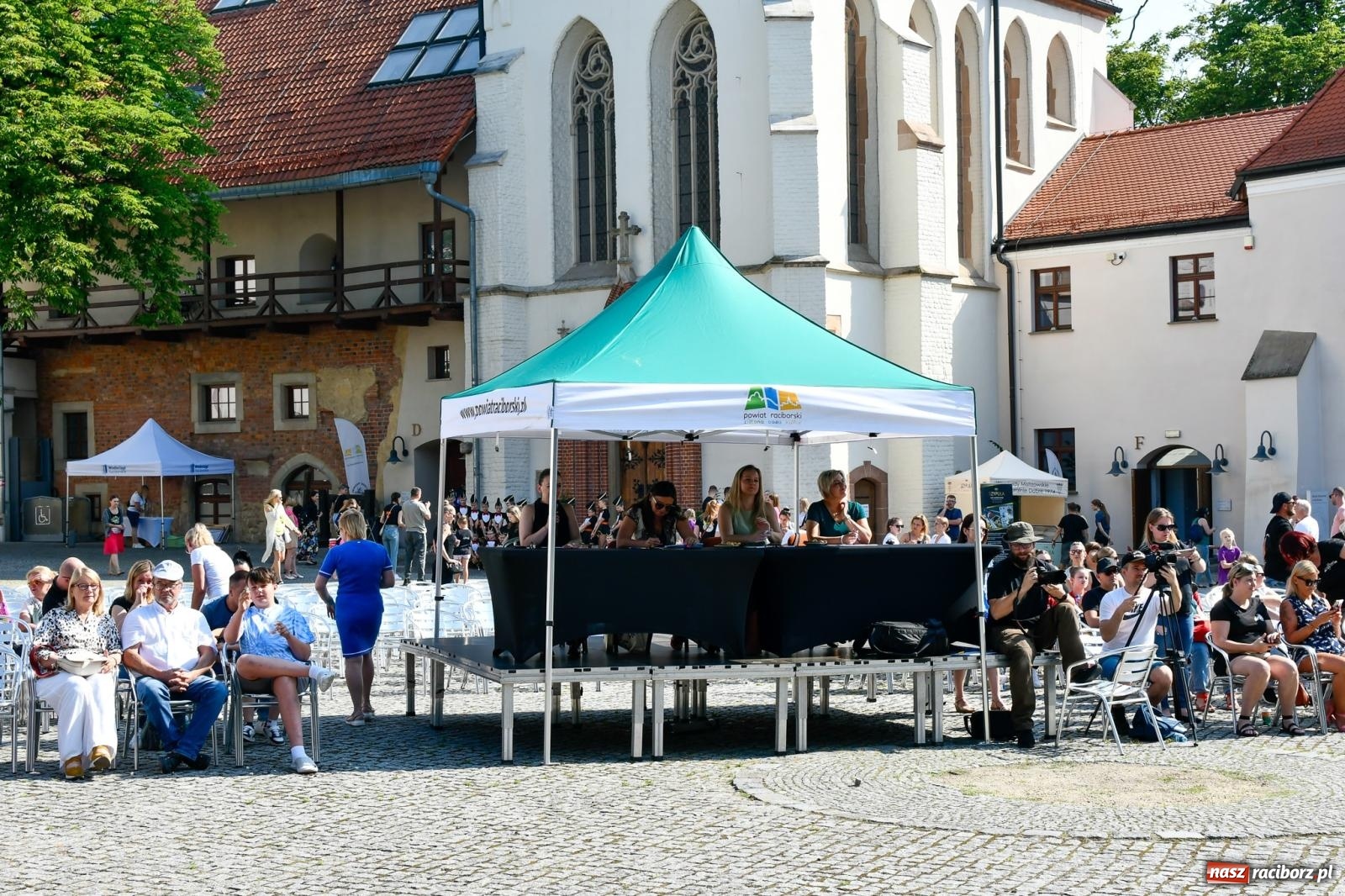 Zdjęcie w galerii na portalu naszraciborz.pl: IV raciborski Mażoretkowy Zawrót Głowy [FOTO i WIDEO] wiadomości z regionu
