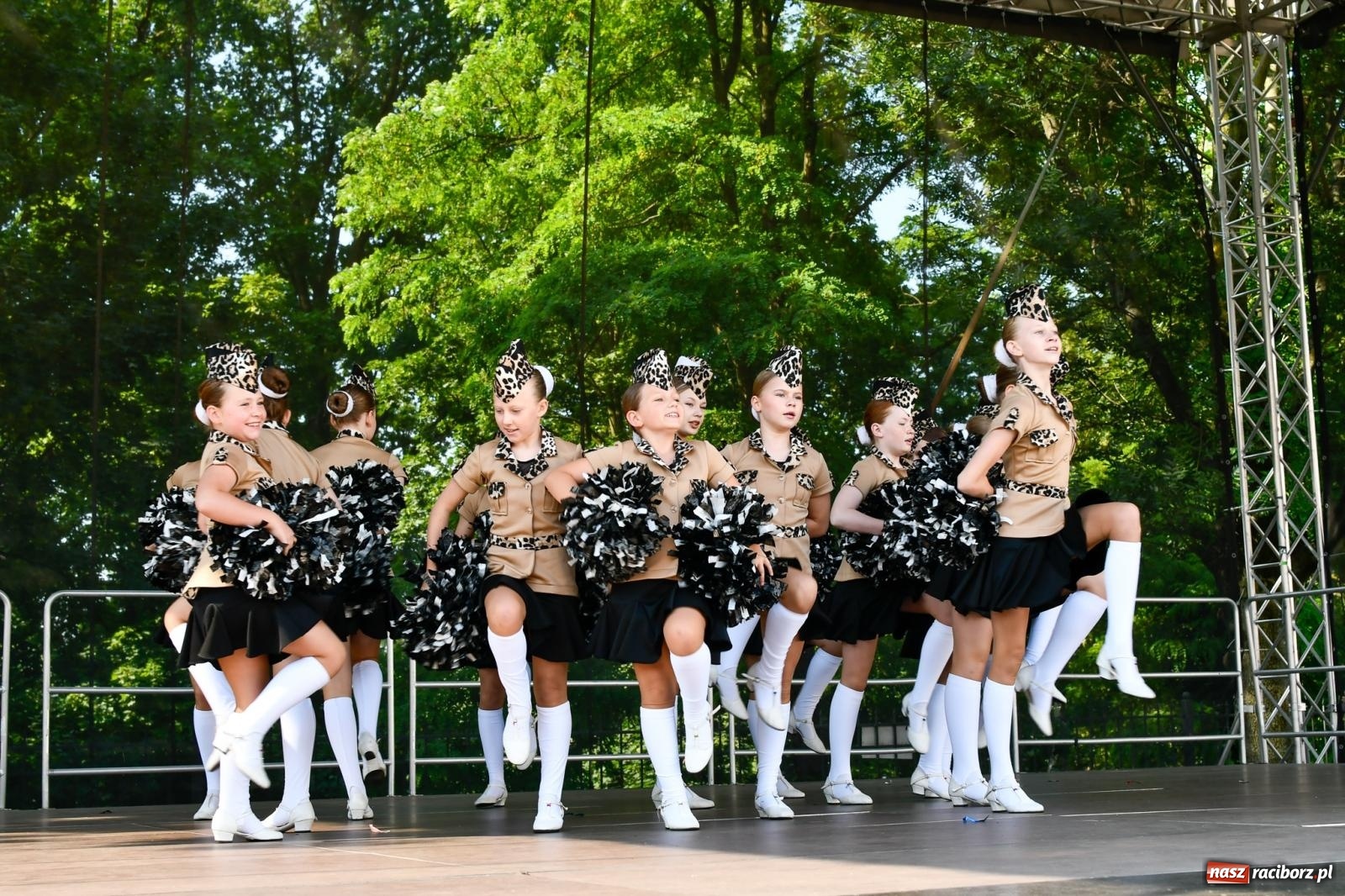 Zdjęcie w galerii na portalu naszraciborz.pl: IV raciborski Mażoretkowy Zawrót Głowy [FOTO i WIDEO] wiadomości z regionu