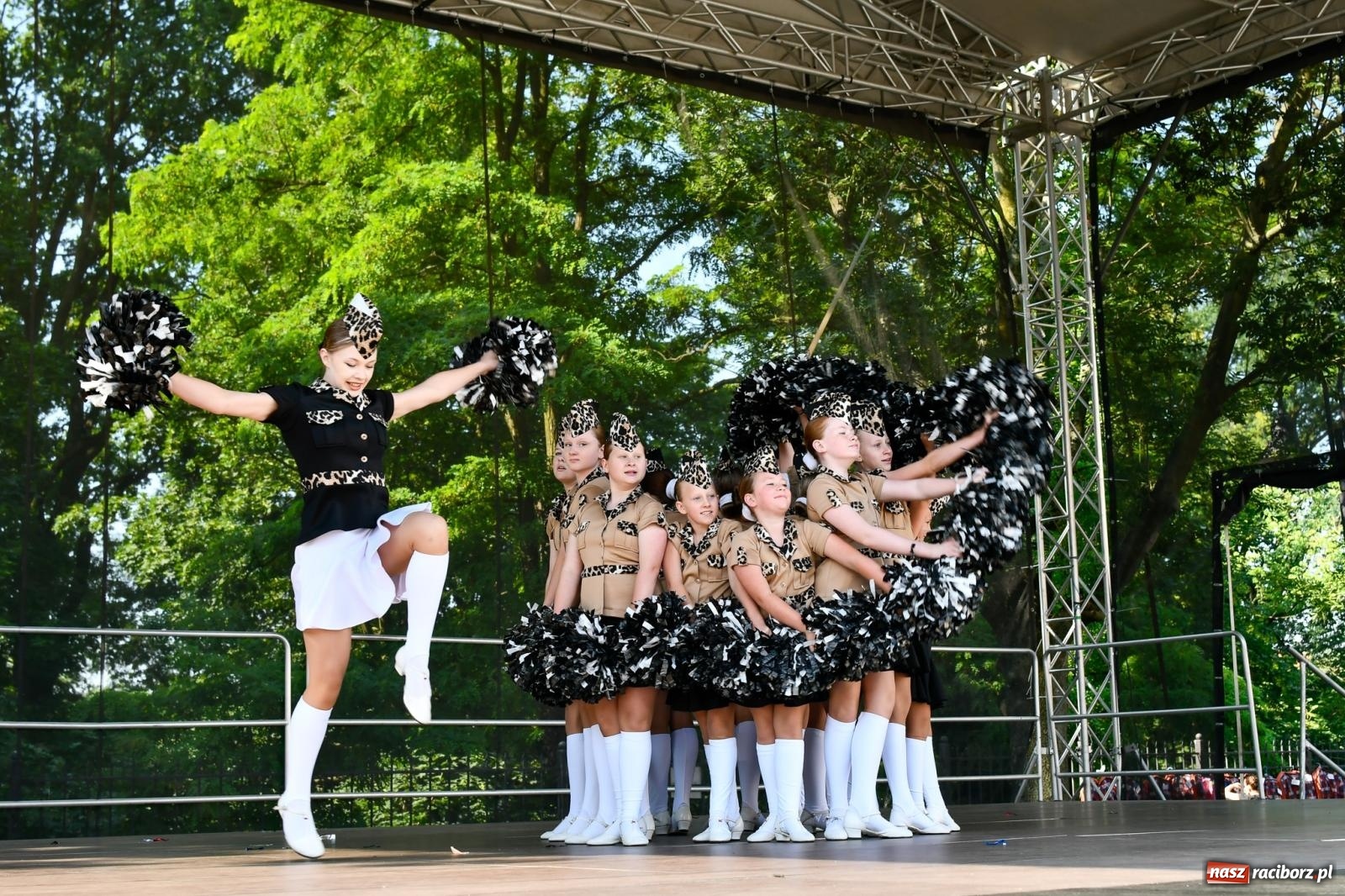 Zdjęcie w galerii na portalu naszraciborz.pl: IV raciborski Mażoretkowy Zawrót Głowy [FOTO i WIDEO] wiadomości z regionu