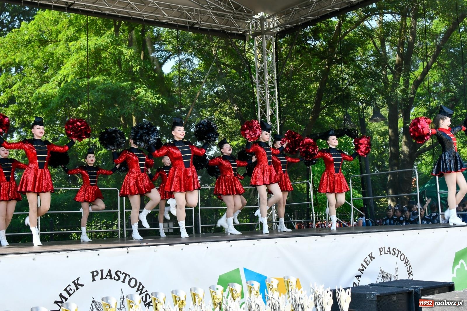 Zdjęcie w galerii na portalu naszraciborz.pl: IV raciborski Mażoretkowy Zawrót Głowy [FOTO i WIDEO] wiadomości z regionu