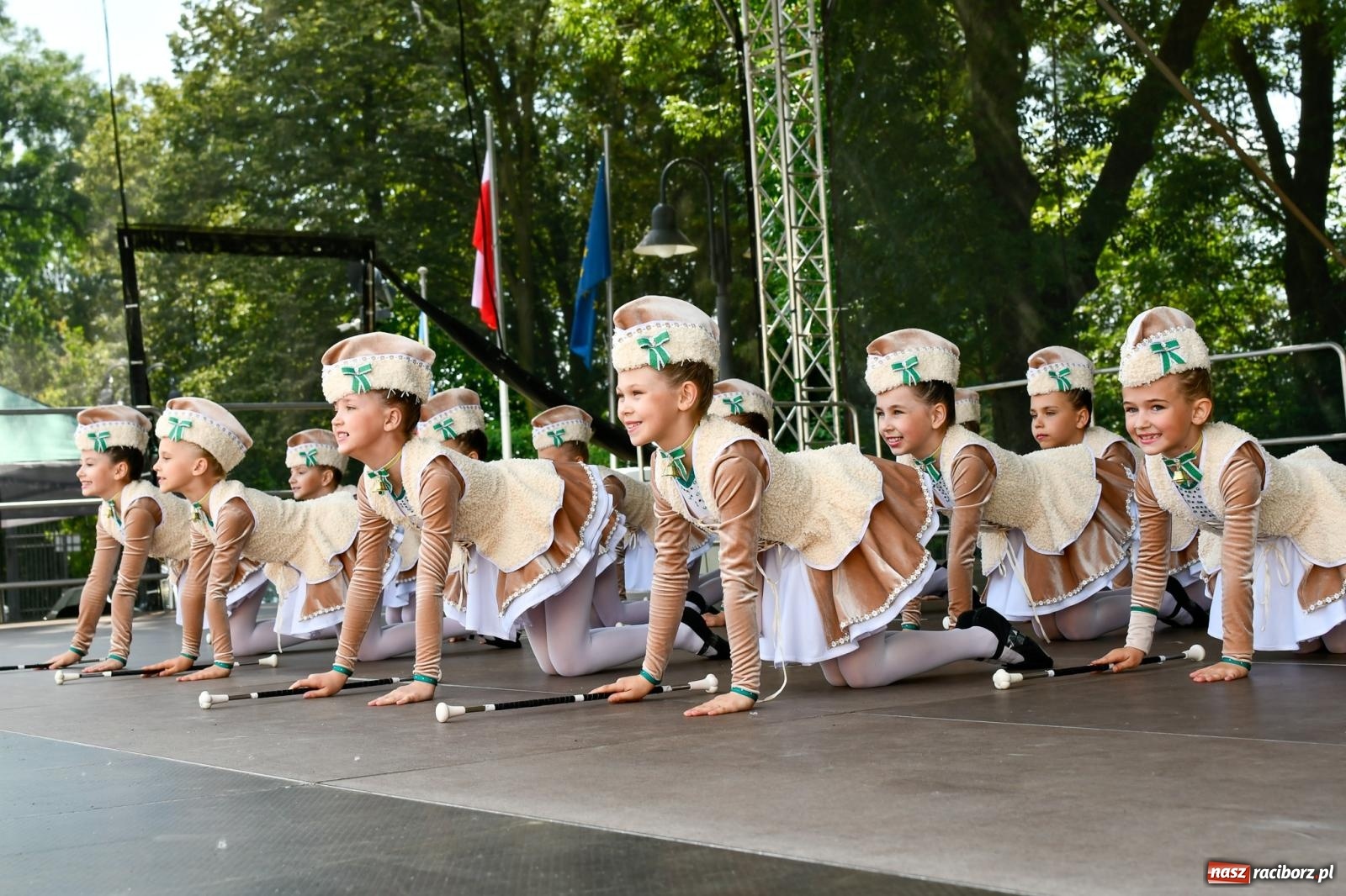 Zdjęcie w galerii na portalu naszraciborz.pl: IV raciborski Mażoretkowy Zawrót Głowy [FOTO i WIDEO] wiadomości z regionu