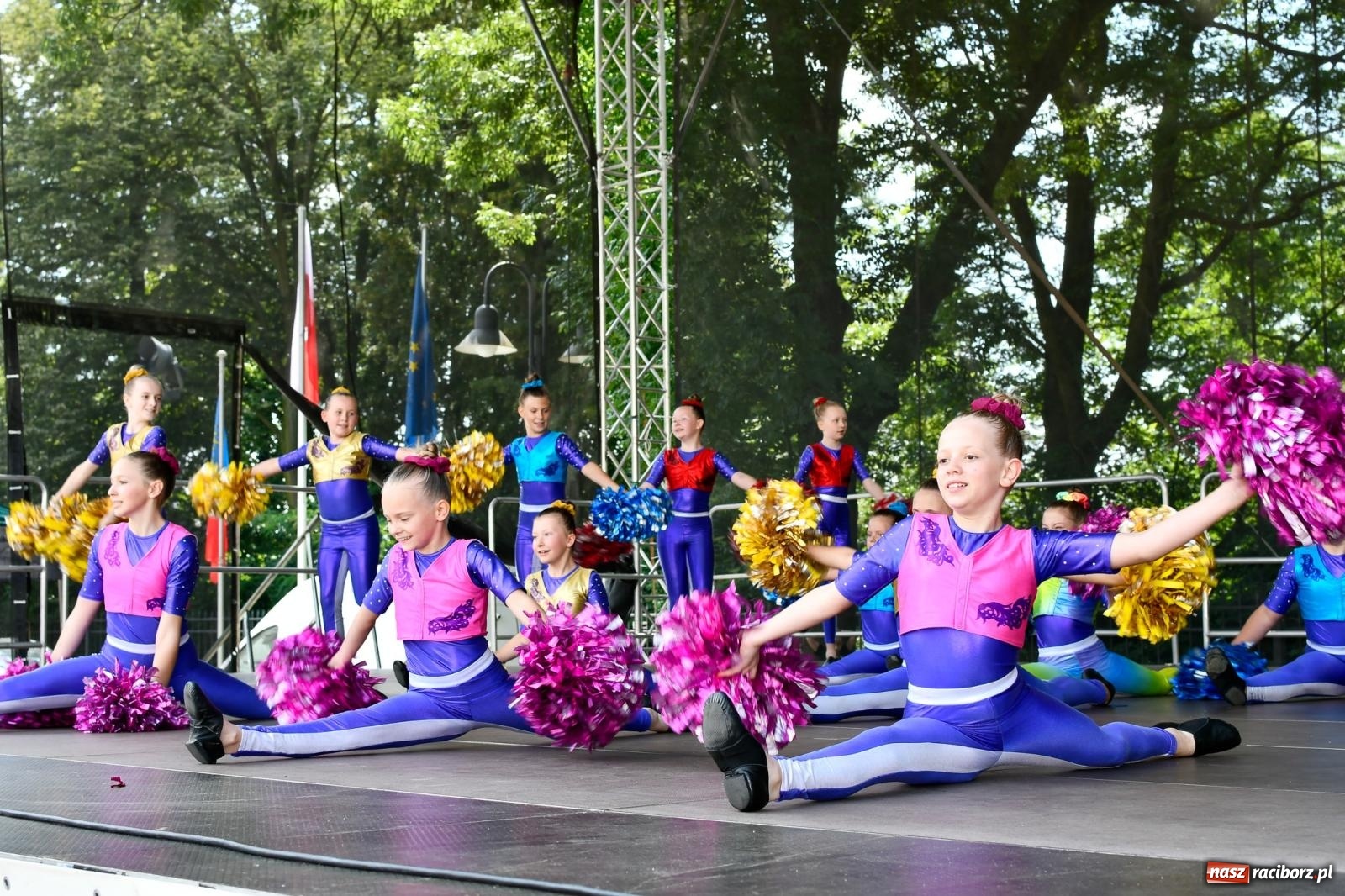 Zdjęcie w galerii na portalu naszraciborz.pl: IV raciborski Mażoretkowy Zawrót Głowy [FOTO i WIDEO] wiadomości z regionu