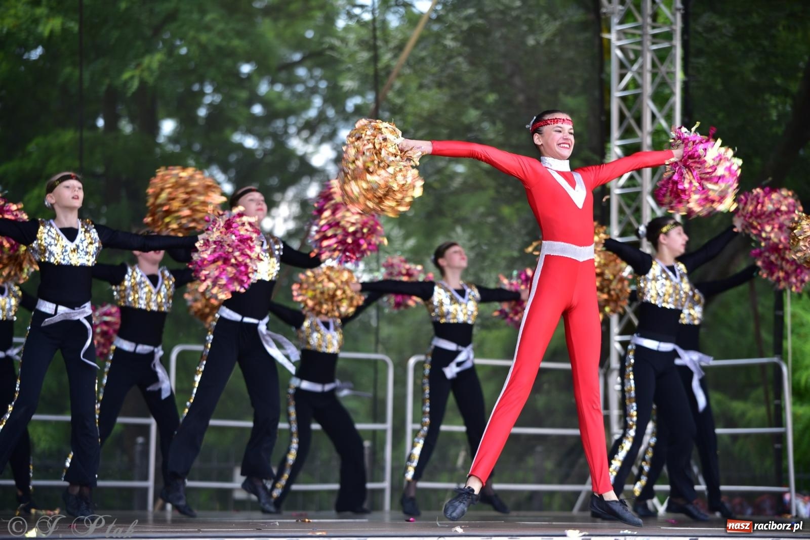 Zdjęcie w galerii na portalu naszraciborz.pl: IV raciborski Mażoretkowy Zawrót Głowy [FOTO i WIDEO] wiadomości z regionu