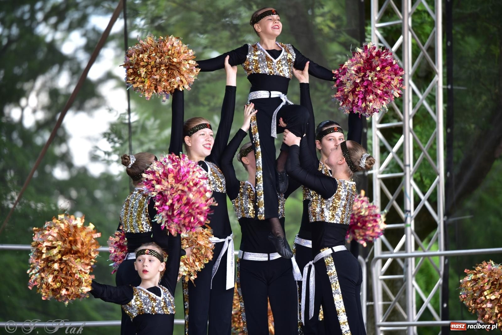 Zdjęcie w galerii na portalu naszraciborz.pl: IV raciborski Mażoretkowy Zawrót Głowy [FOTO i WIDEO] wiadomości z regionu