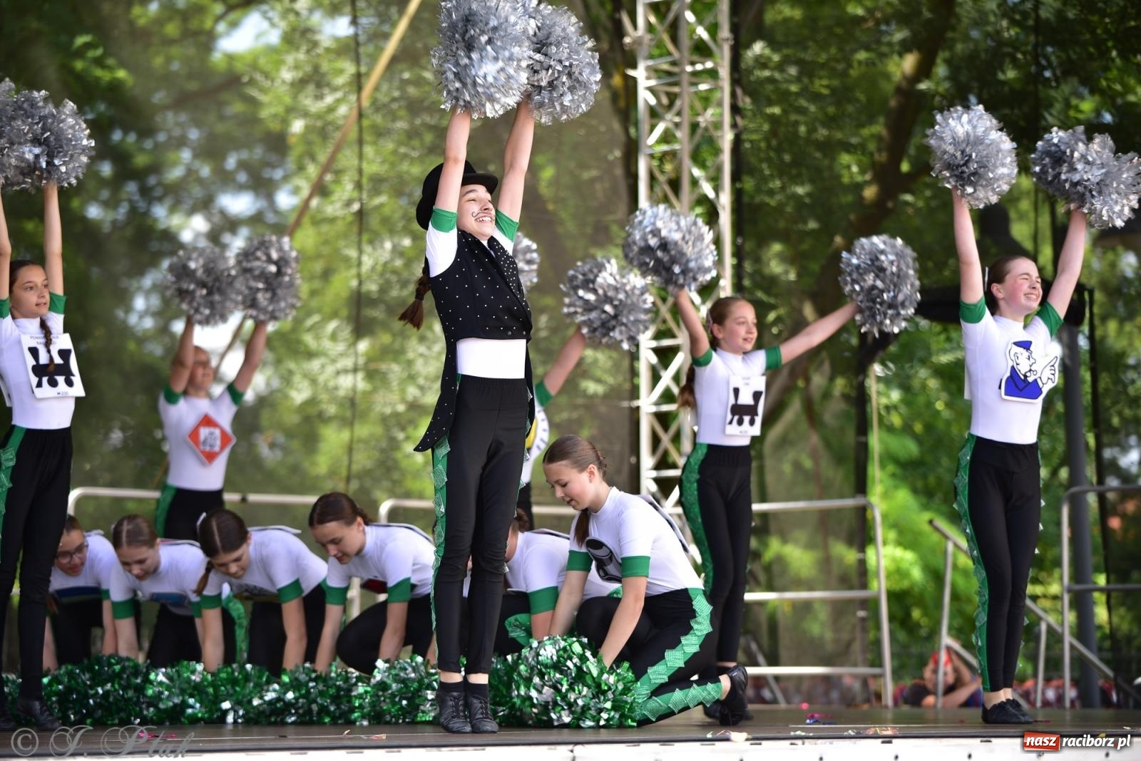Zdjęcie w galerii na portalu naszraciborz.pl: IV raciborski Mażoretkowy Zawrót Głowy [FOTO i WIDEO] wiadomości z regionu