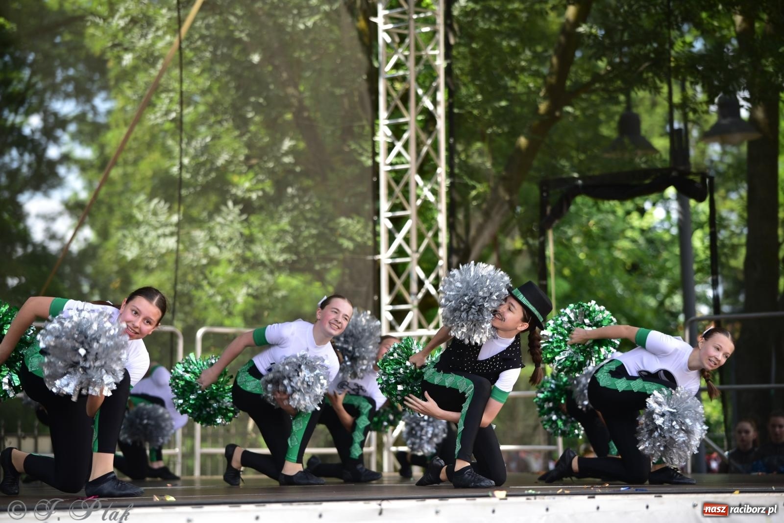 Zdjęcie w galerii na portalu naszraciborz.pl: IV raciborski Mażoretkowy Zawrót Głowy [FOTO i WIDEO] wiadomości z regionu
