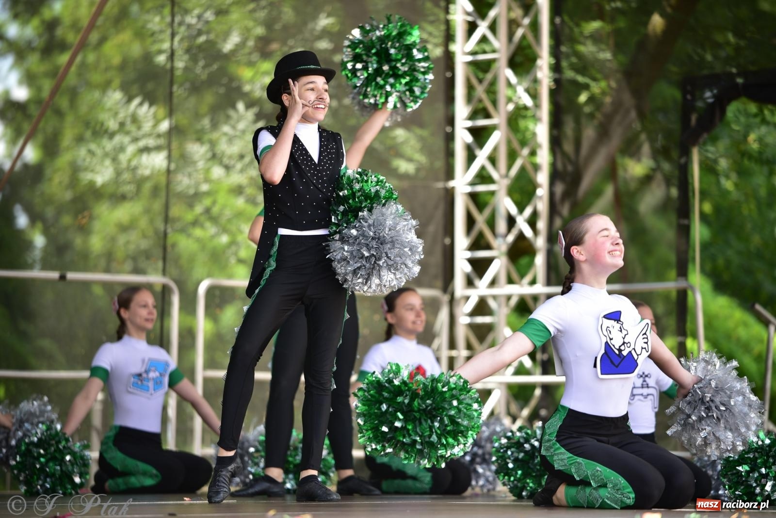 Zdjęcie w galerii na portalu naszraciborz.pl: IV raciborski Mażoretkowy Zawrót Głowy [FOTO i WIDEO] wiadomości z regionu