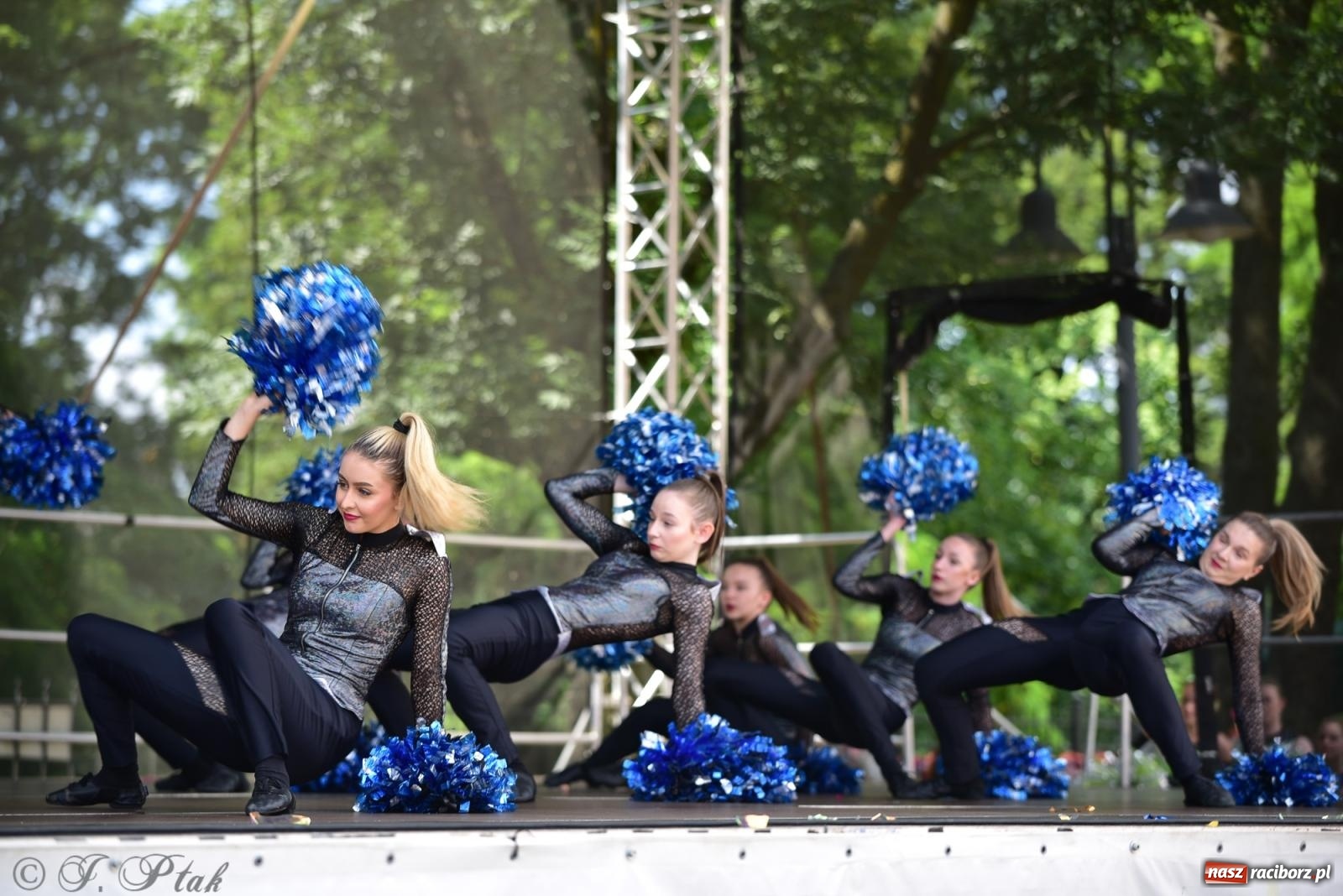 Zdjęcie w galerii na portalu naszraciborz.pl: IV raciborski Mażoretkowy Zawrót Głowy [FOTO i WIDEO] wiadomości z regionu
