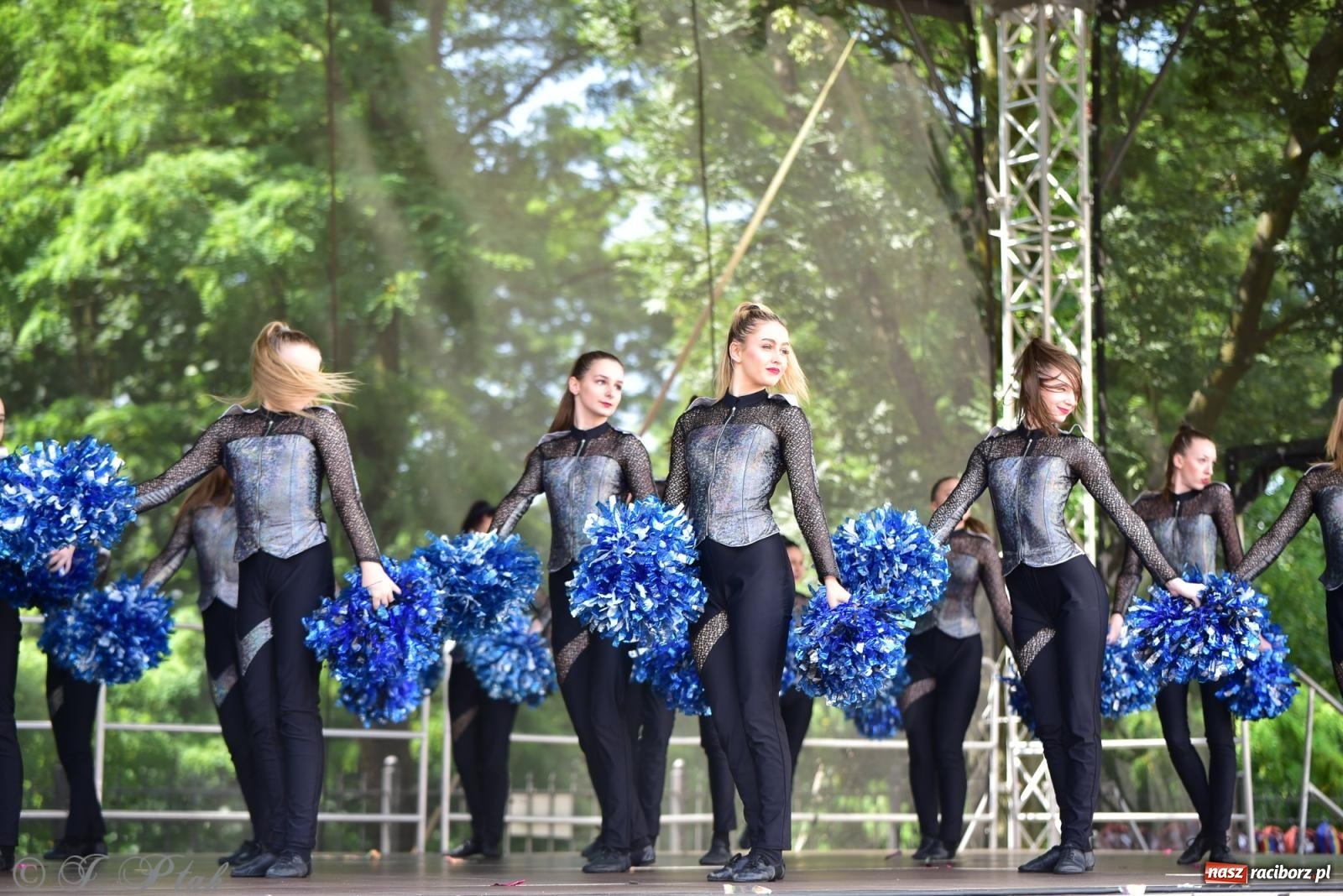 Zdjęcie w galerii na portalu naszraciborz.pl: IV raciborski Mażoretkowy Zawrót Głowy [FOTO i WIDEO] wiadomości z regionu