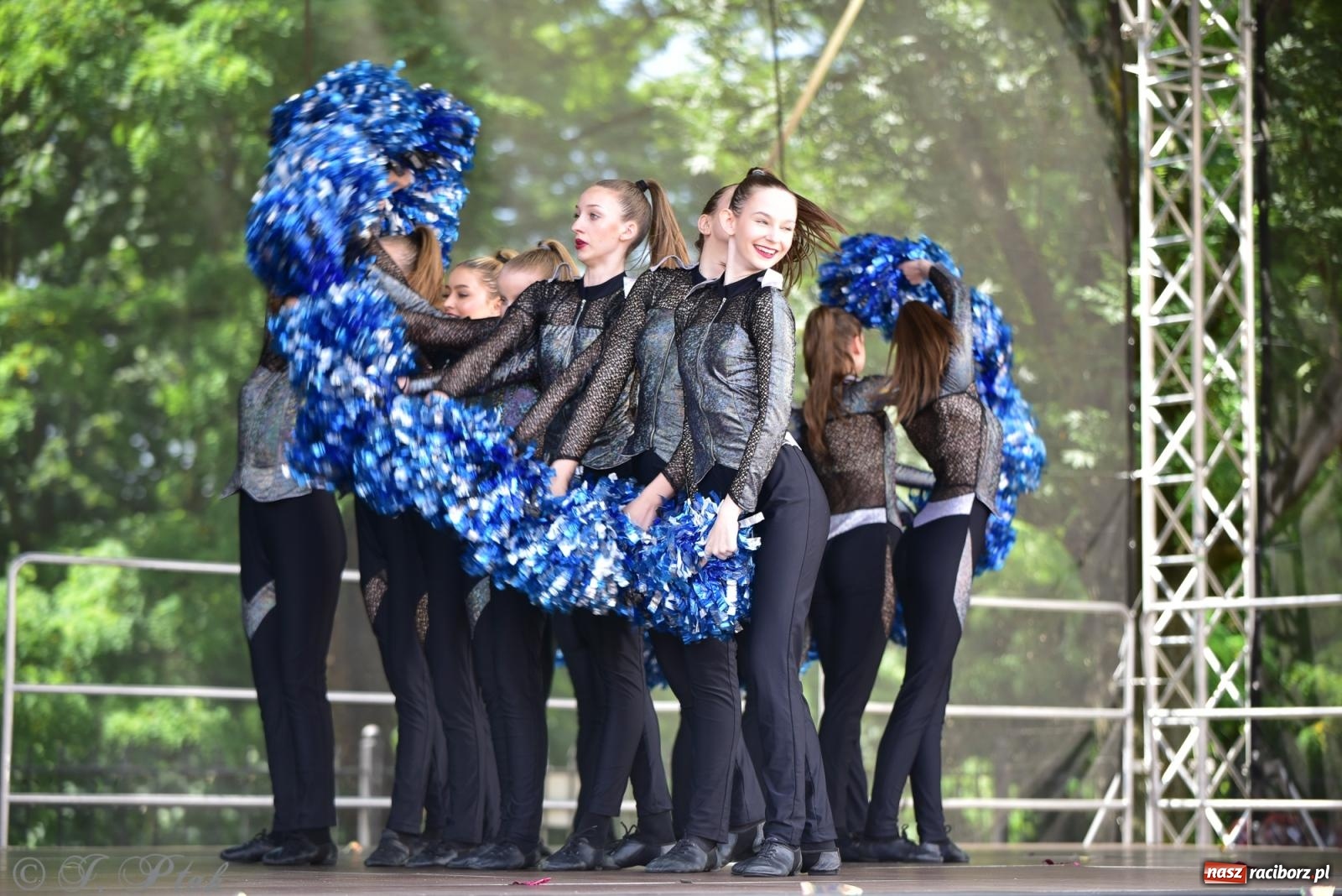 Zdjęcie w galerii na portalu naszraciborz.pl: IV raciborski Mażoretkowy Zawrót Głowy [FOTO i WIDEO] wiadomości z regionu