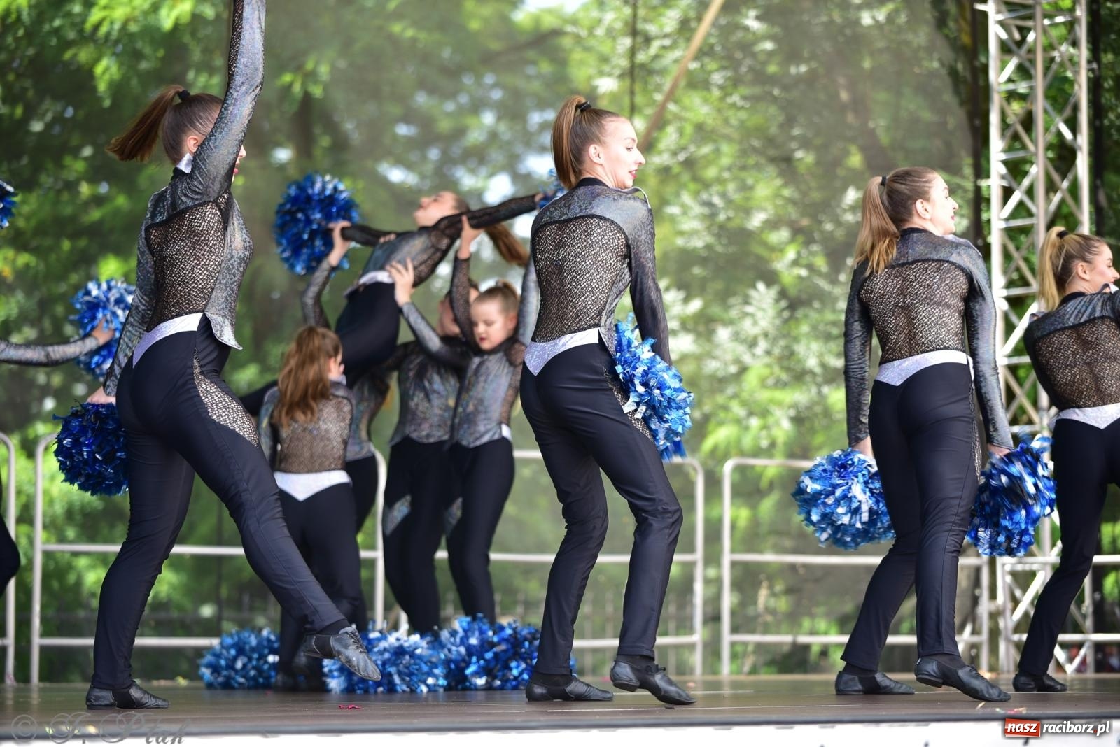 Zdjęcie w galerii na portalu naszraciborz.pl: IV raciborski Mażoretkowy Zawrót Głowy [FOTO i WIDEO] wiadomości z regionu