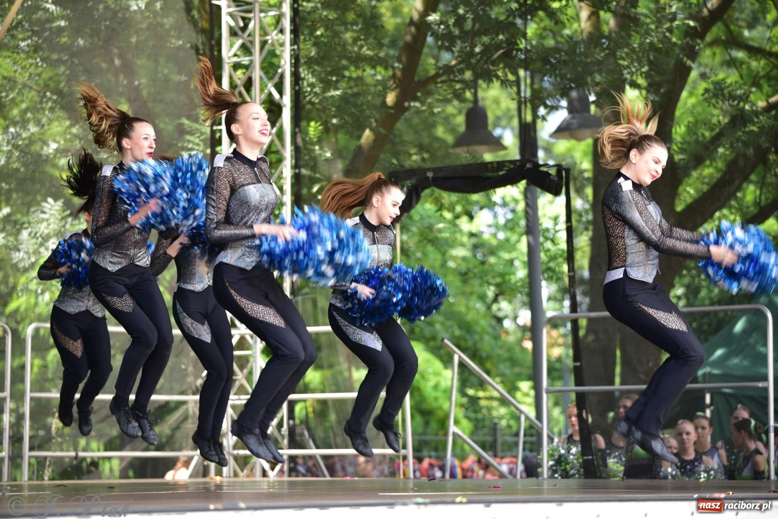 Zdjęcie w galerii na portalu naszraciborz.pl: IV raciborski Mażoretkowy Zawrót Głowy [FOTO i WIDEO] wiadomości z regionu