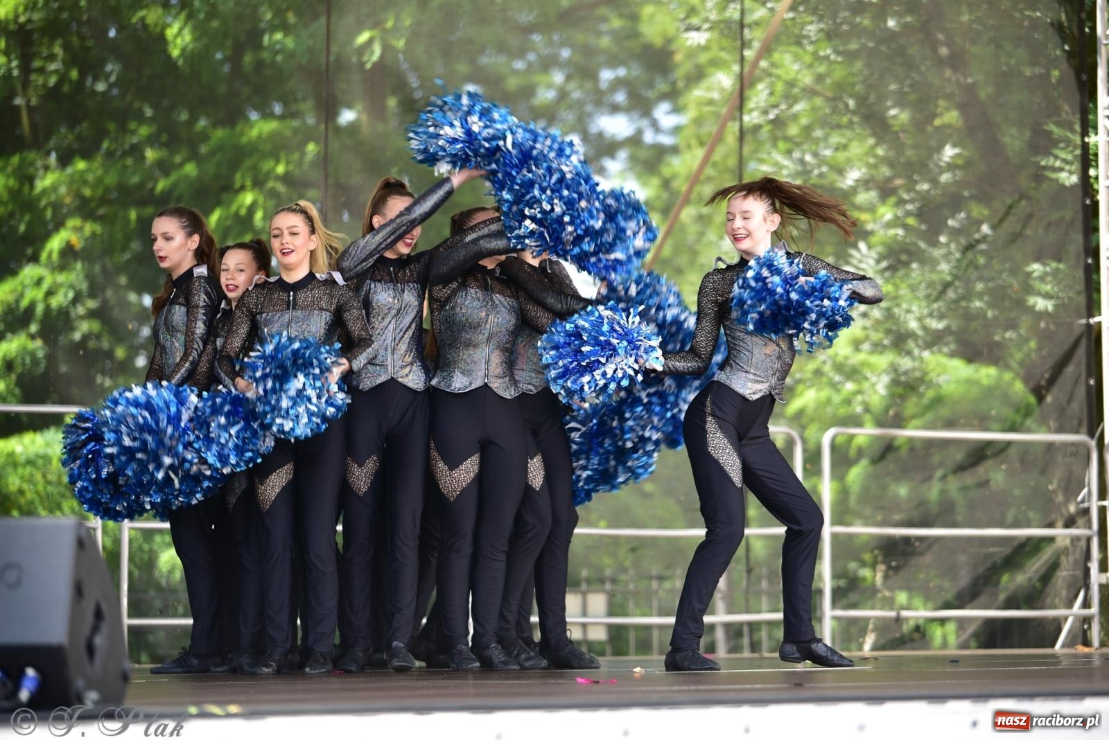 Zdjęcie w galerii na portalu naszraciborz.pl: IV raciborski Mażoretkowy Zawrót Głowy [FOTO i WIDEO] wiadomości z regionu