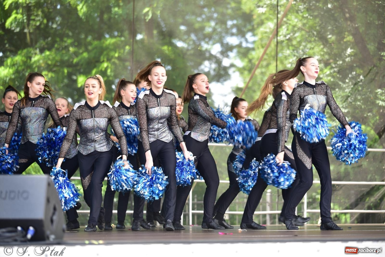 Zdjęcie w galerii na portalu naszraciborz.pl: IV raciborski Mażoretkowy Zawrót Głowy [FOTO i WIDEO] wiadomości z regionu