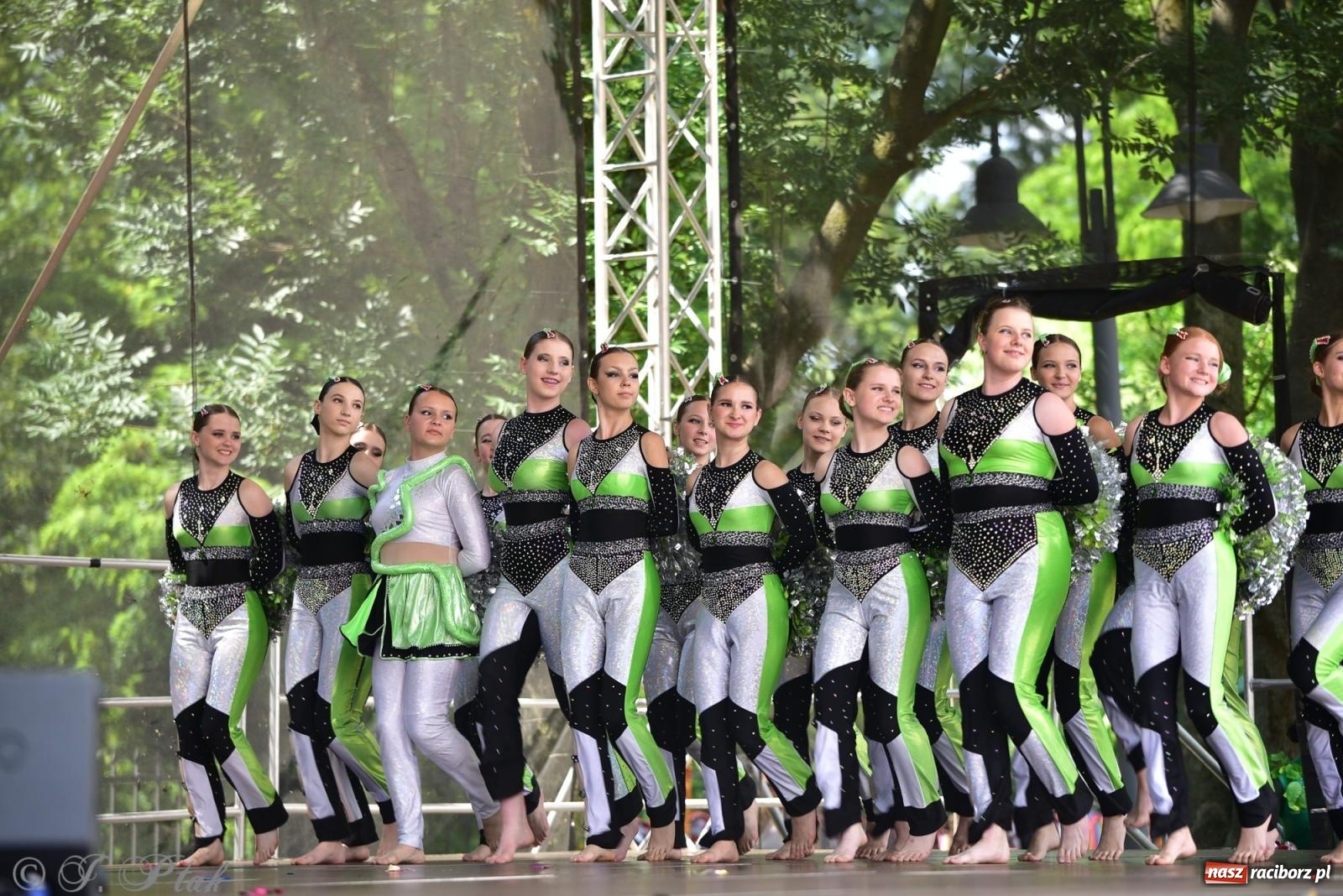 Zdjęcie w galerii na portalu naszraciborz.pl: IV raciborski Mażoretkowy Zawrót Głowy [FOTO i WIDEO] wiadomości z regionu
