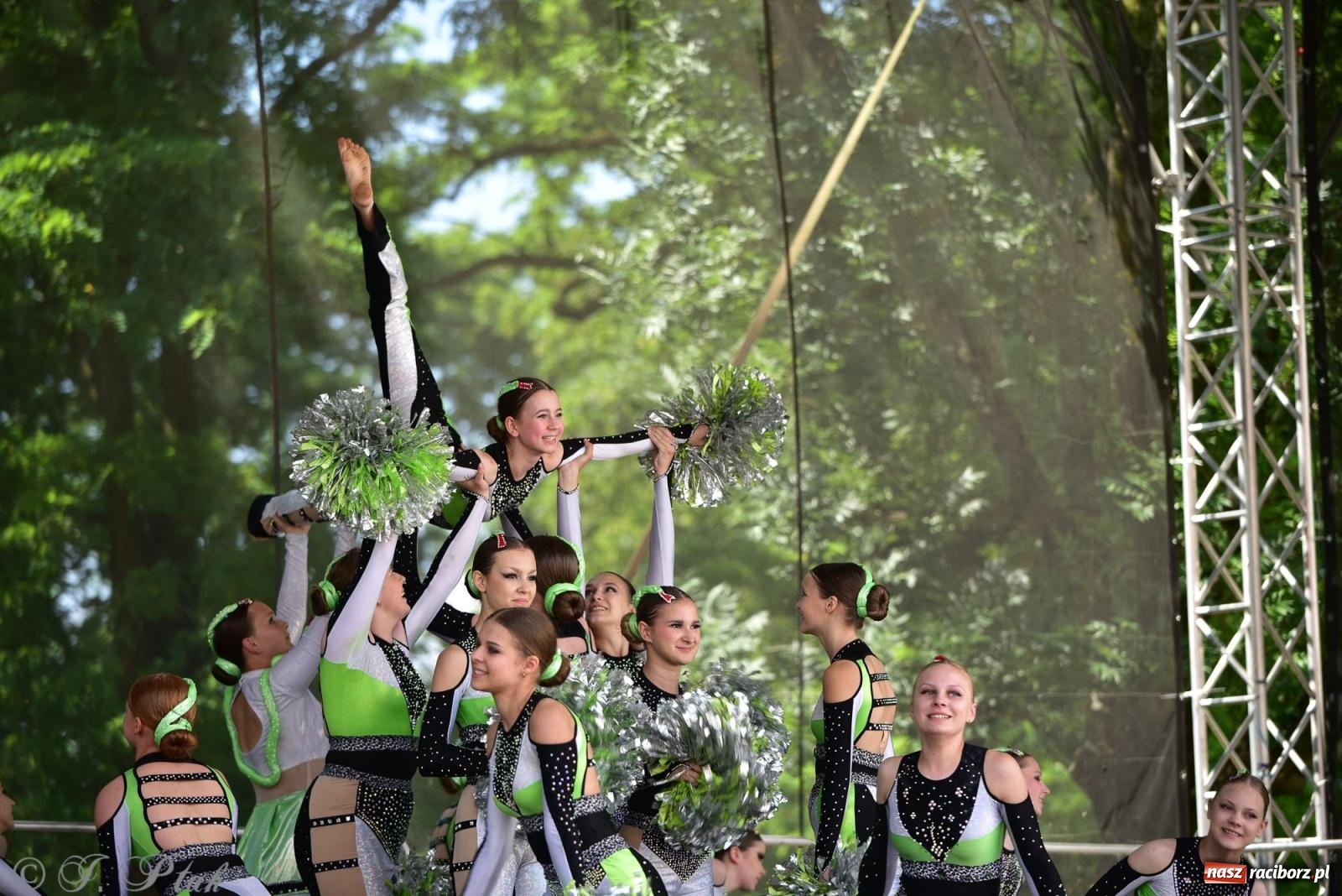 Zdjęcie w galerii na portalu naszraciborz.pl: IV raciborski Mażoretkowy Zawrót Głowy [FOTO i WIDEO] wiadomości z regionu