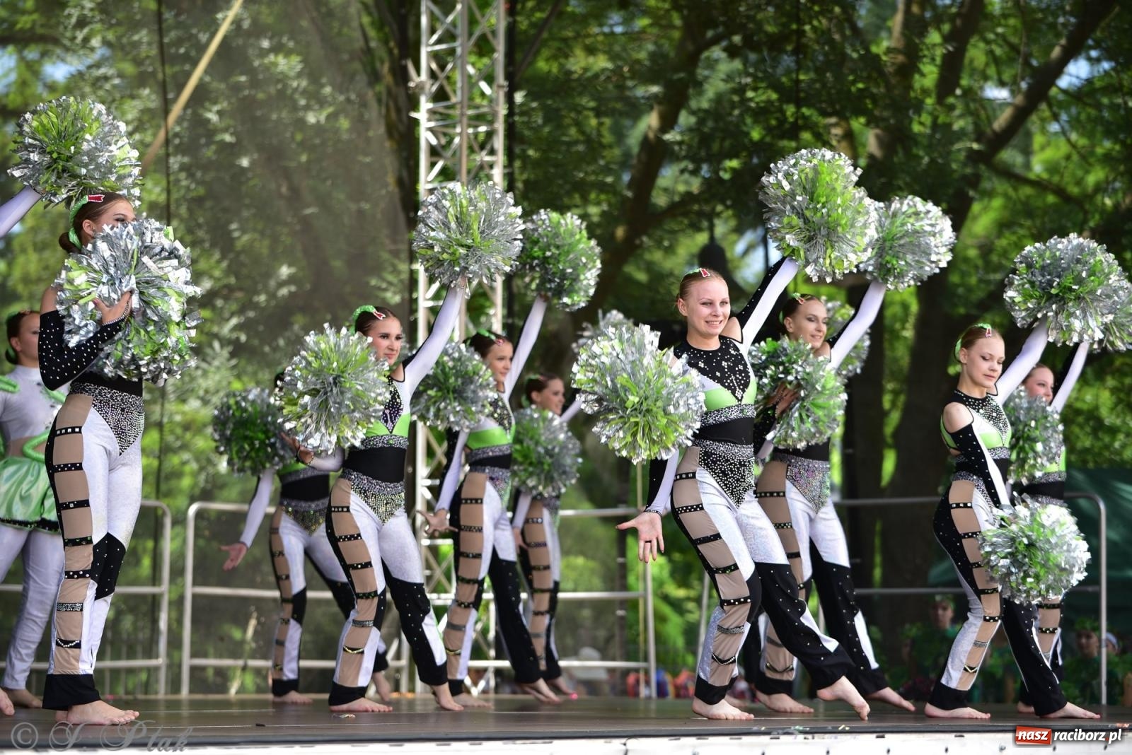 Zdjęcie w galerii na portalu naszraciborz.pl: IV raciborski Mażoretkowy Zawrót Głowy [FOTO i WIDEO] wiadomości z regionu