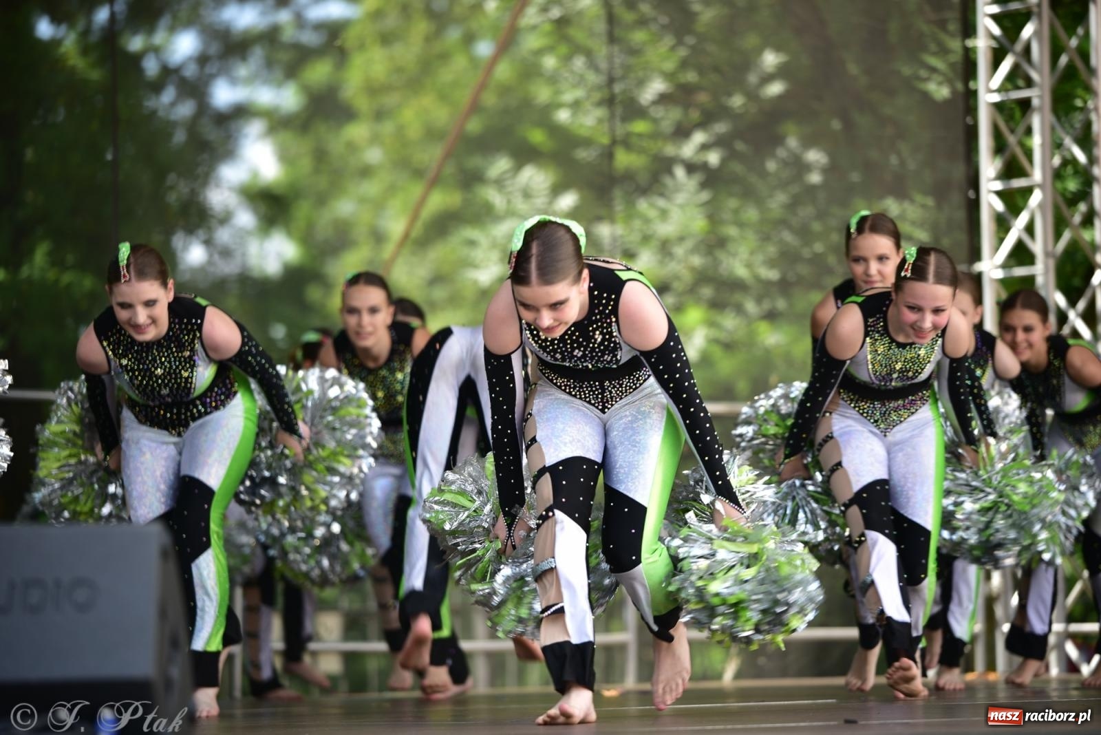 Zdjęcie w galerii na portalu naszraciborz.pl: IV raciborski Mażoretkowy Zawrót Głowy [FOTO i WIDEO] wiadomości z regionu