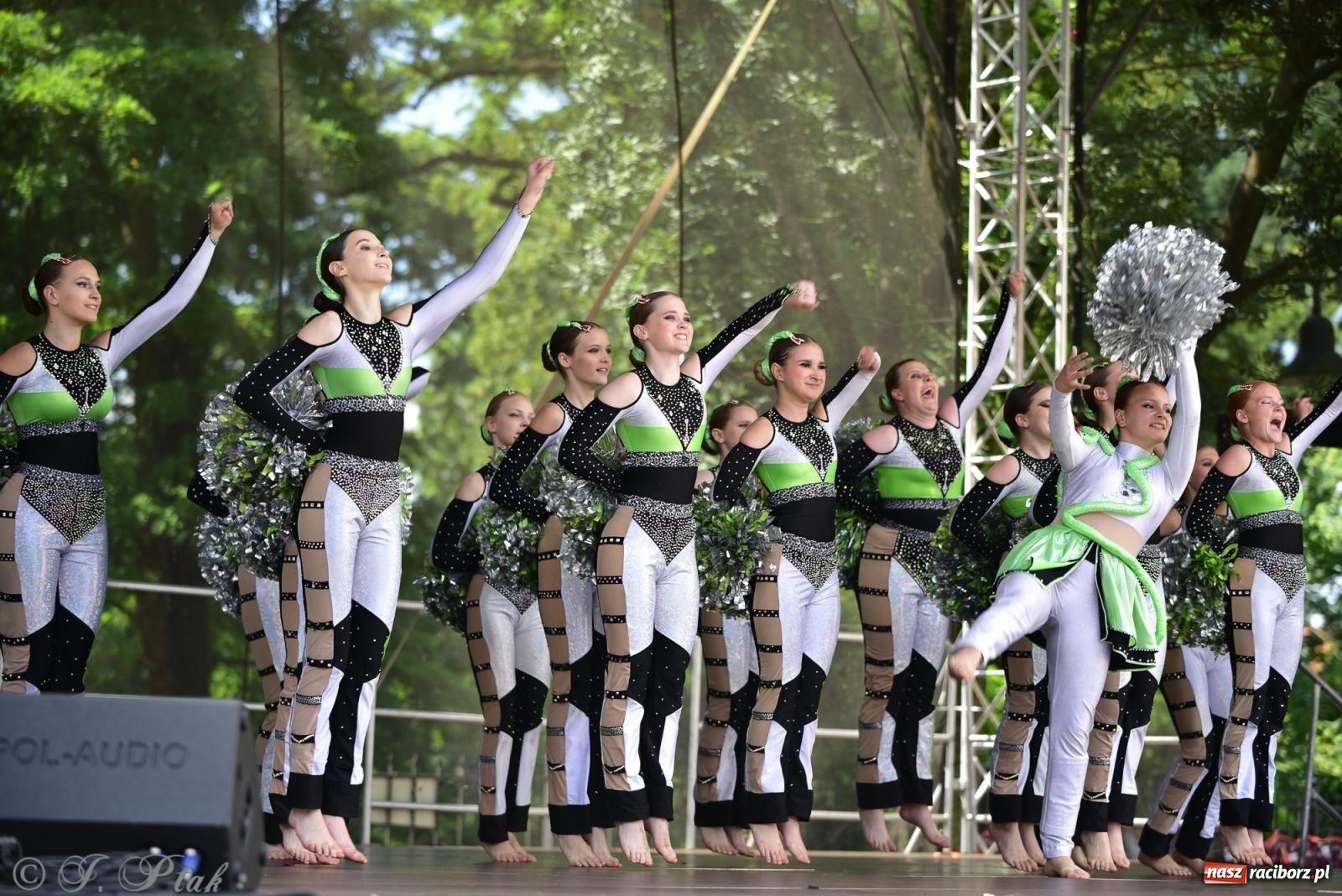 Zdjęcie w galerii na portalu naszraciborz.pl: IV raciborski Mażoretkowy Zawrót Głowy [FOTO i WIDEO] wiadomości z regionu