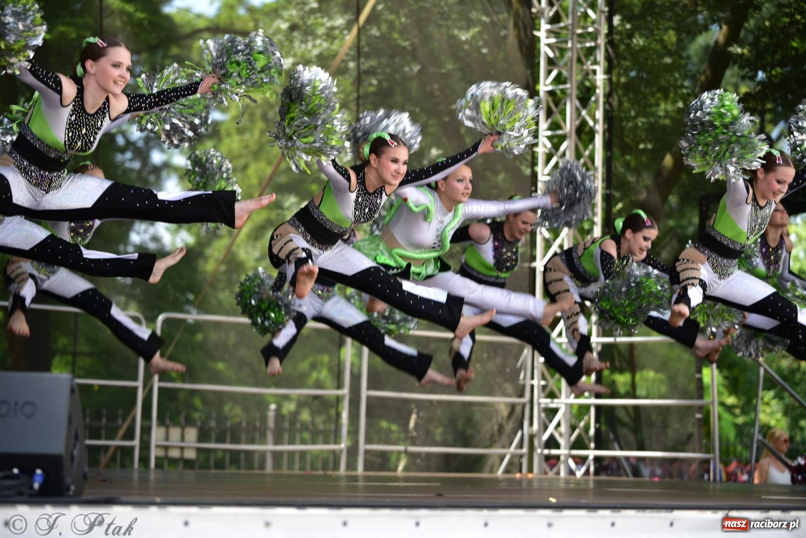 Zdjęcie w galerii na portalu naszraciborz.pl: IV raciborski Mażoretkowy Zawrót Głowy [FOTO i WIDEO] wiadomości z regionu