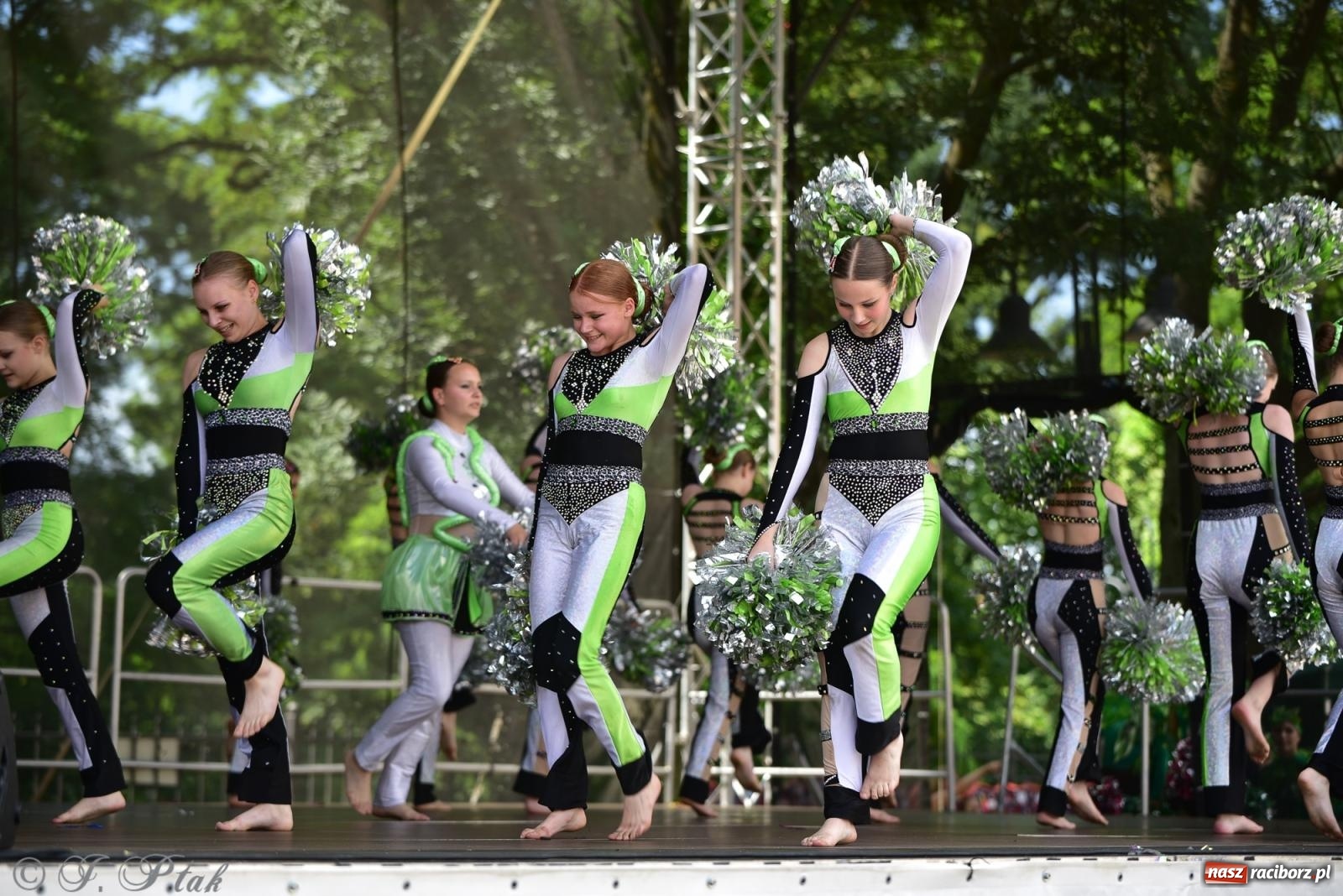 Zdjęcie w galerii na portalu naszraciborz.pl: IV raciborski Mażoretkowy Zawrót Głowy [FOTO i WIDEO] wiadomości z regionu
