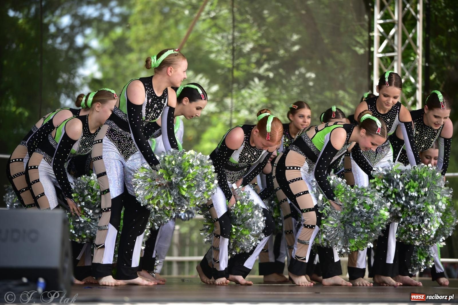 Zdjęcie w galerii na portalu naszraciborz.pl: IV raciborski Mażoretkowy Zawrót Głowy [FOTO i WIDEO] wiadomości z regionu