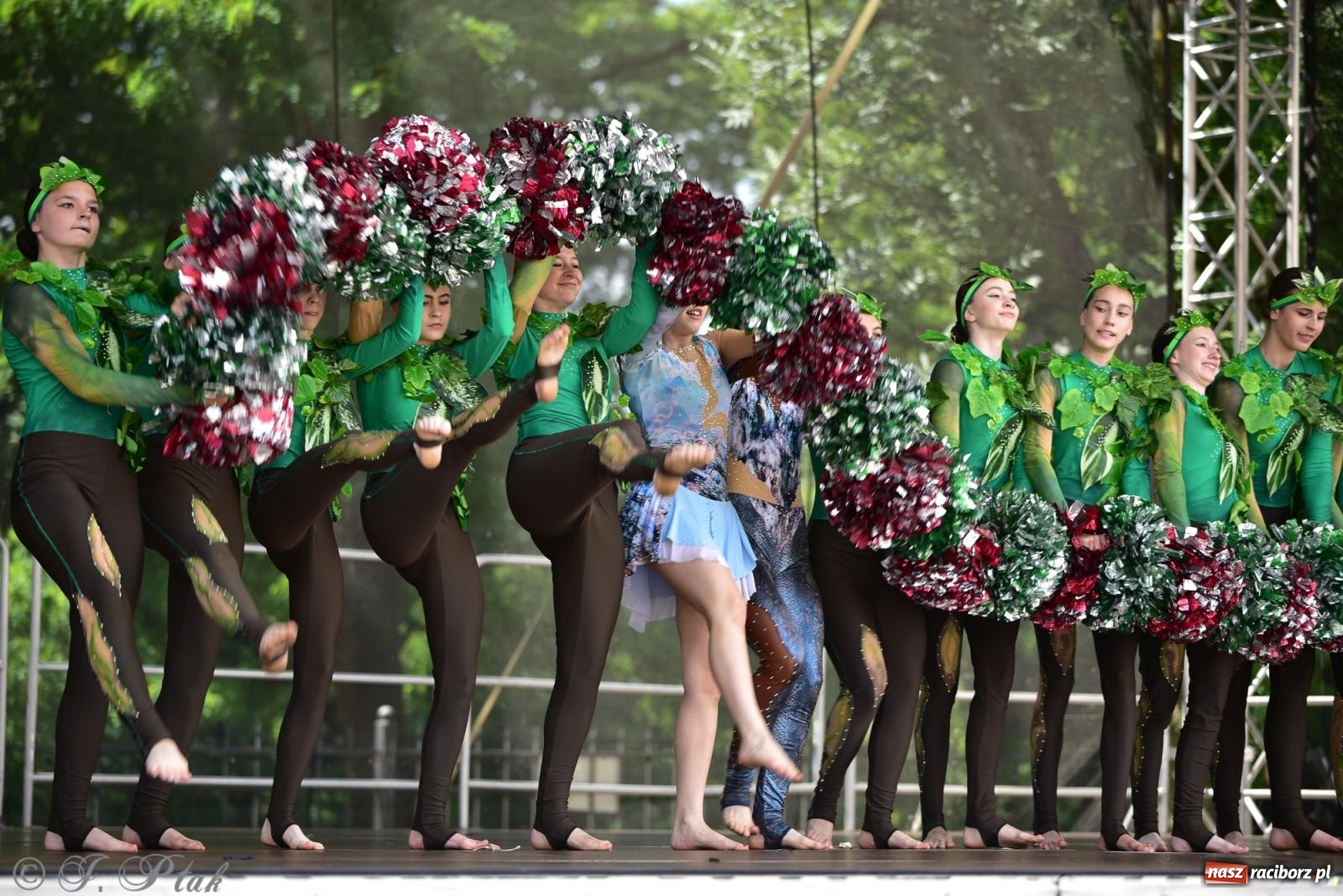Zdjęcie w galerii na portalu naszraciborz.pl: IV raciborski Mażoretkowy Zawrót Głowy [FOTO i WIDEO] wiadomości z regionu