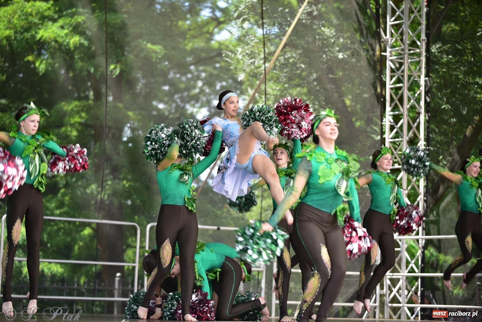 Zdjęcie w galerii na portalu naszraciborz.pl: IV raciborski Mażoretkowy Zawrót Głowy [FOTO i WIDEO] wiadomości z regionu