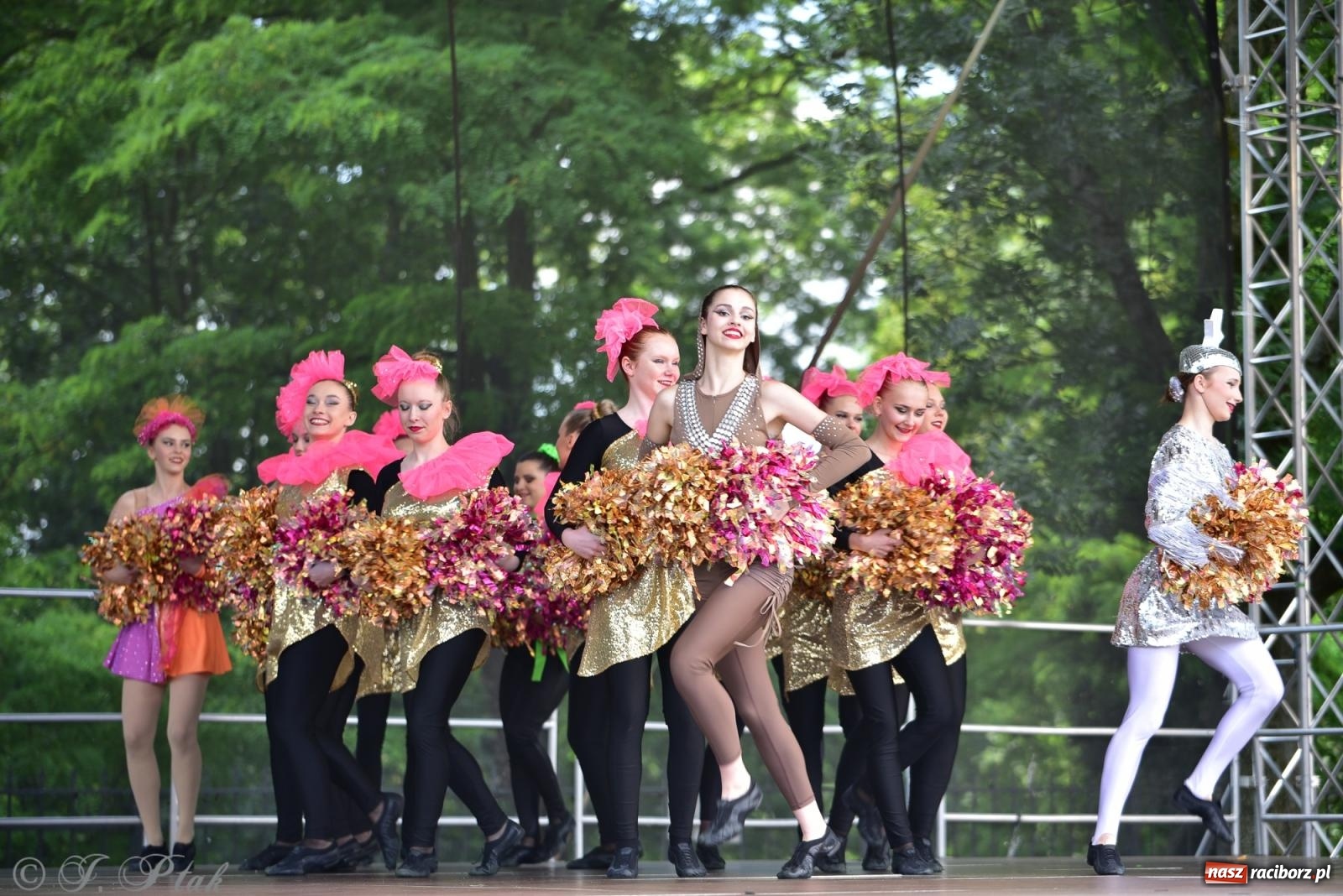Zdjęcie w galerii na portalu naszraciborz.pl: IV raciborski Mażoretkowy Zawrót Głowy [FOTO i WIDEO] wiadomości z regionu