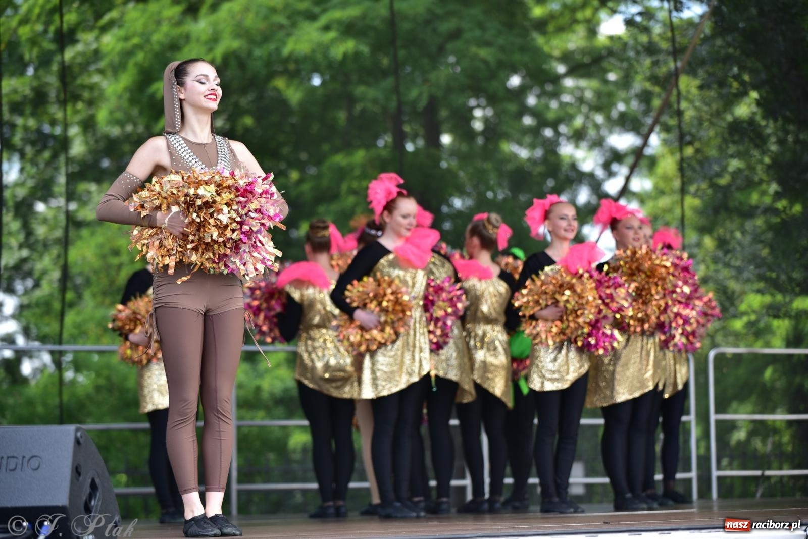 Zdjęcie w galerii na portalu naszraciborz.pl: IV raciborski Mażoretkowy Zawrót Głowy [FOTO i WIDEO] wiadomości z regionu
