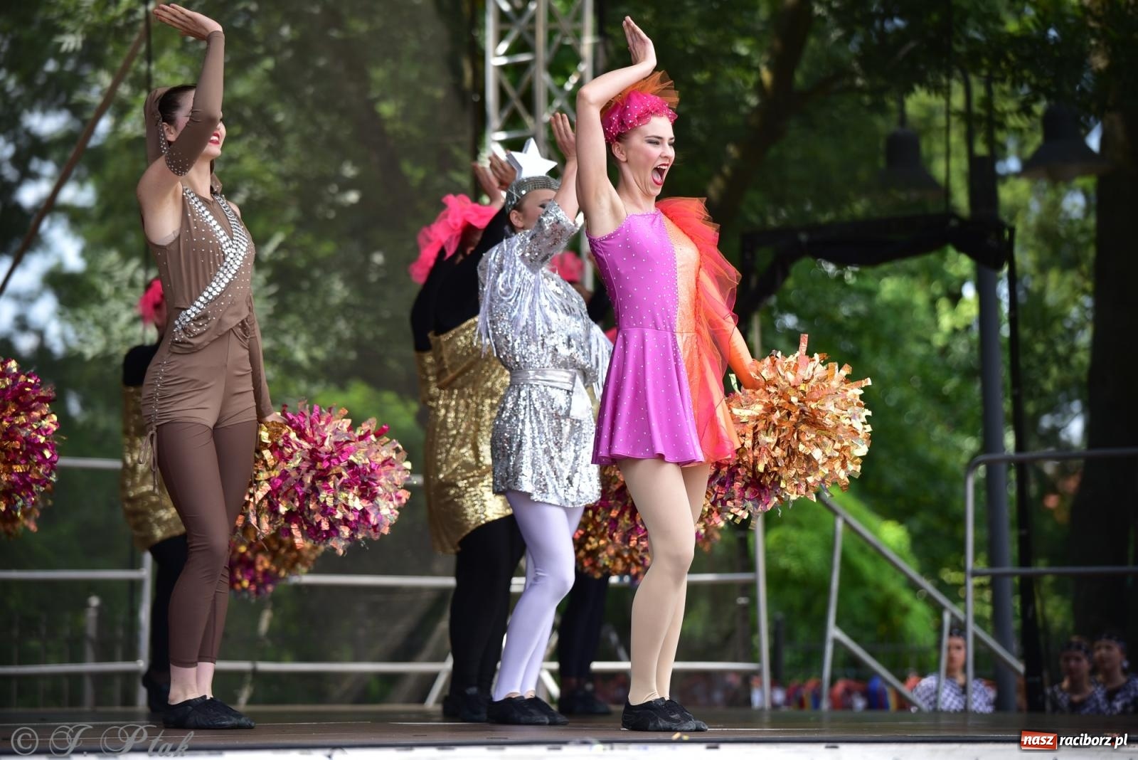 Zdjęcie w galerii na portalu naszraciborz.pl: IV raciborski Mażoretkowy Zawrót Głowy [FOTO i WIDEO] wiadomości z regionu