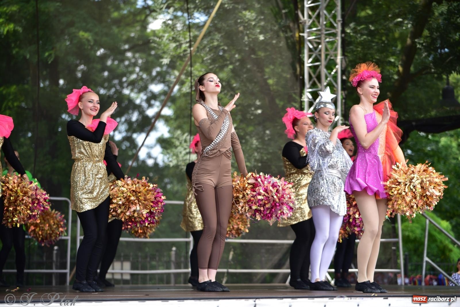 Zdjęcie w galerii na portalu naszraciborz.pl: IV raciborski Mażoretkowy Zawrót Głowy [FOTO i WIDEO] wiadomości z regionu