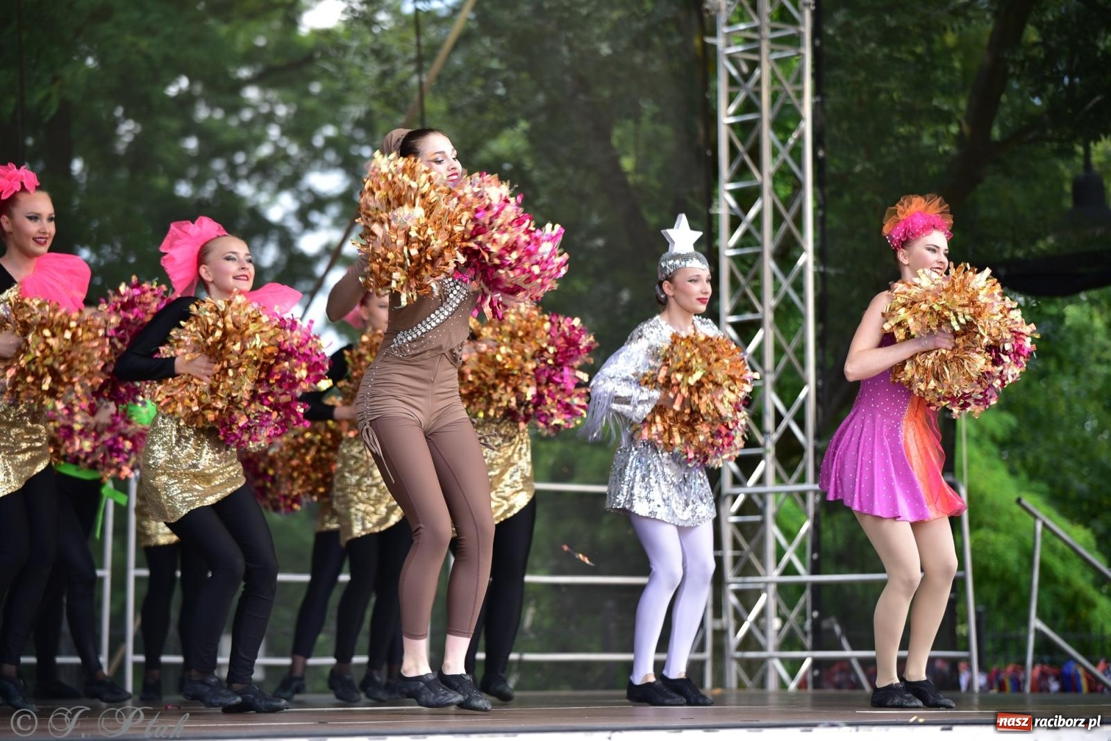 Zdjęcie w galerii na portalu naszraciborz.pl: IV raciborski Mażoretkowy Zawrót Głowy [FOTO i WIDEO] wiadomości z regionu