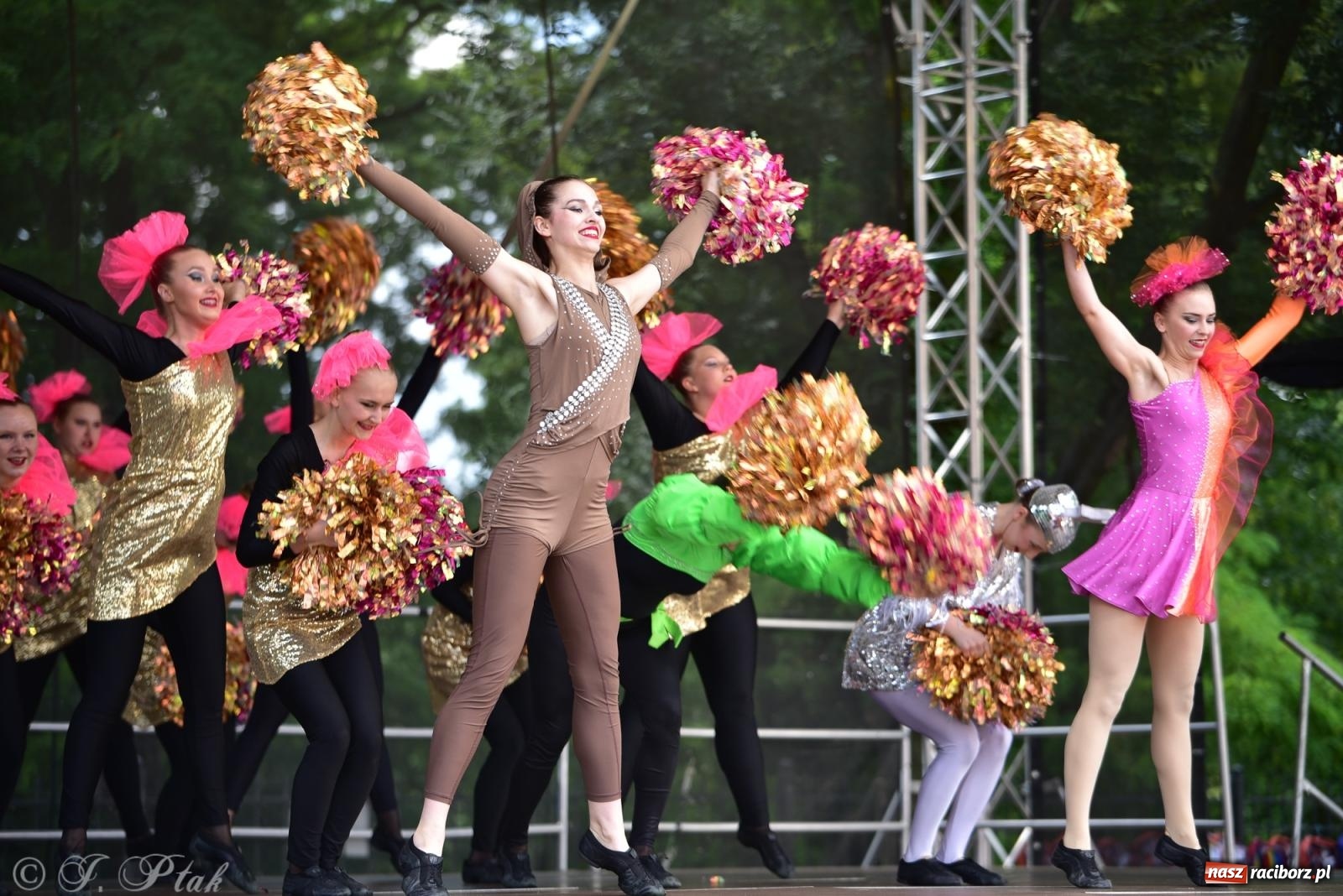 Zdjęcie w galerii na portalu naszraciborz.pl: IV raciborski Mażoretkowy Zawrót Głowy [FOTO i WIDEO] wiadomości z regionu