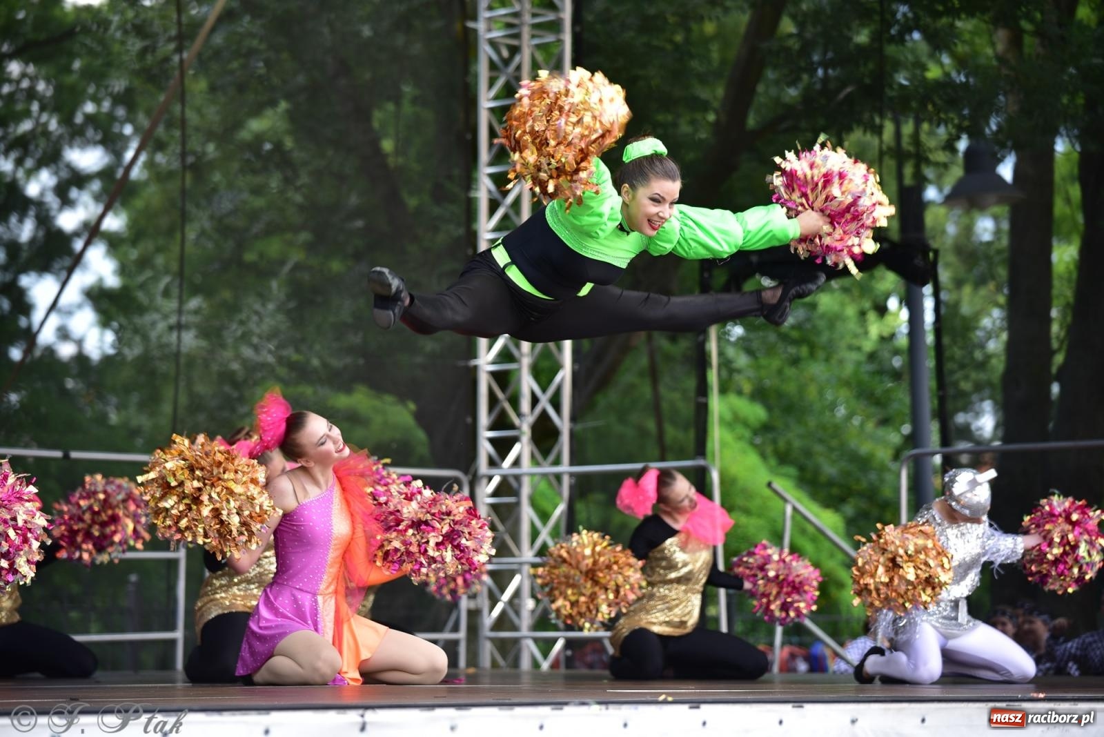 Zdjęcie w galerii na portalu naszraciborz.pl: IV raciborski Mażoretkowy Zawrót Głowy [FOTO i WIDEO] wiadomości z regionu