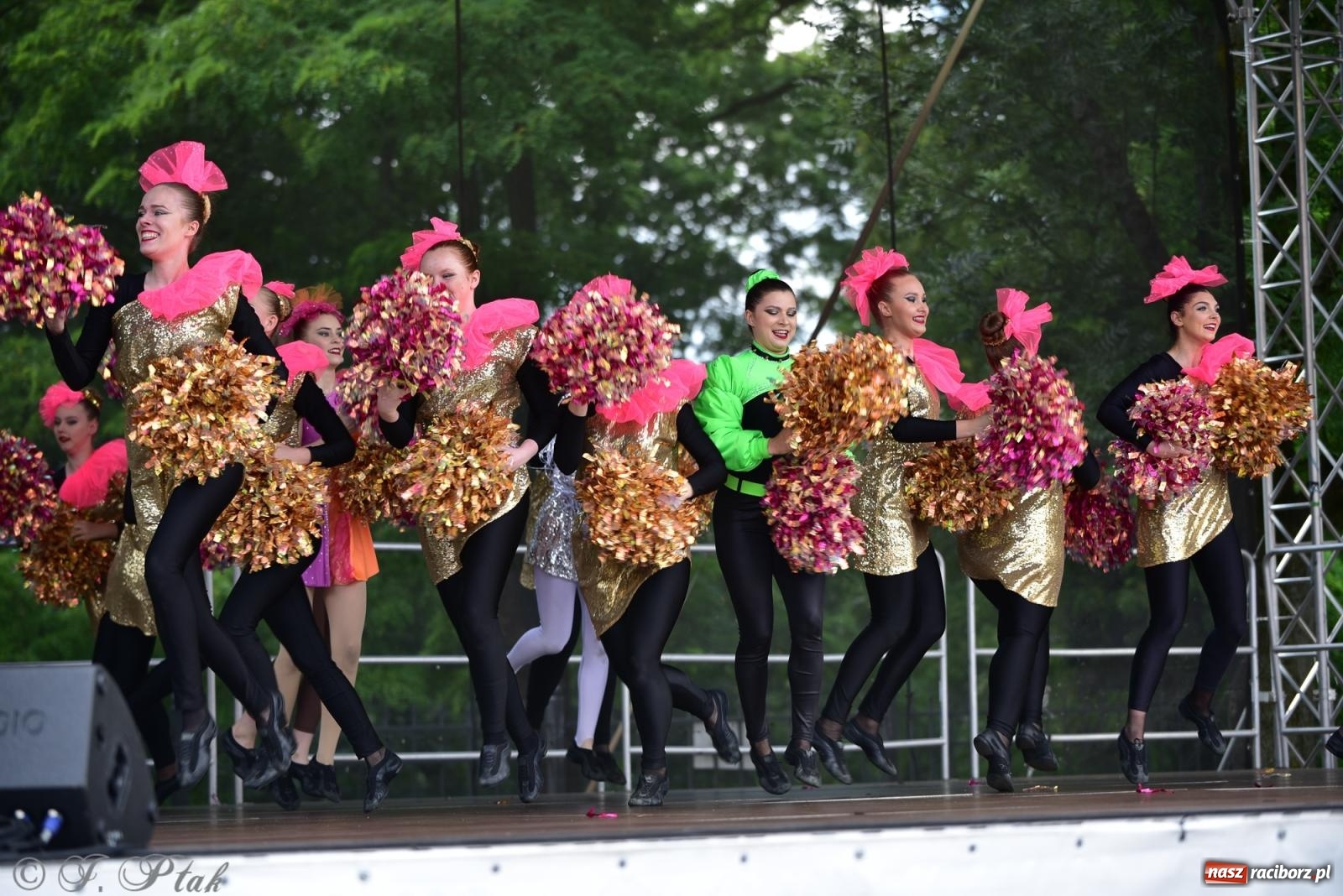 Zdjęcie w galerii na portalu naszraciborz.pl: IV raciborski Mażoretkowy Zawrót Głowy [FOTO i WIDEO] wiadomości z regionu