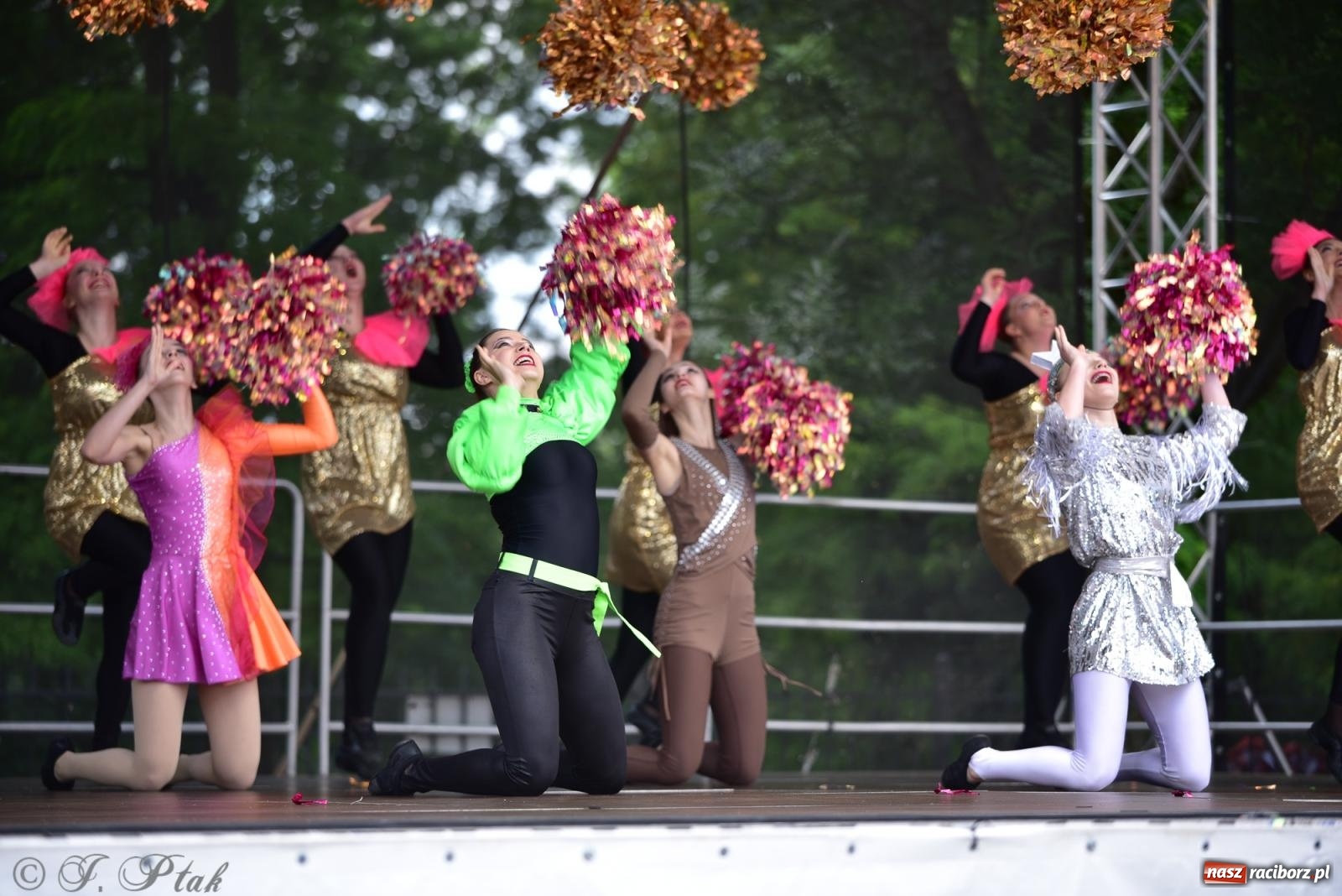Zdjęcie w galerii na portalu naszraciborz.pl: IV raciborski Mażoretkowy Zawrót Głowy [FOTO i WIDEO] wiadomości z regionu