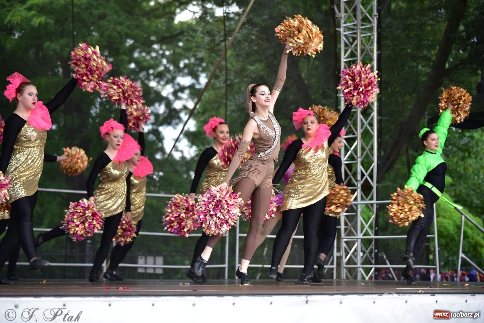 Zdjęcie w galerii na portalu naszraciborz.pl: IV raciborski Mażoretkowy Zawrót Głowy [FOTO i WIDEO] wiadomości z regionu