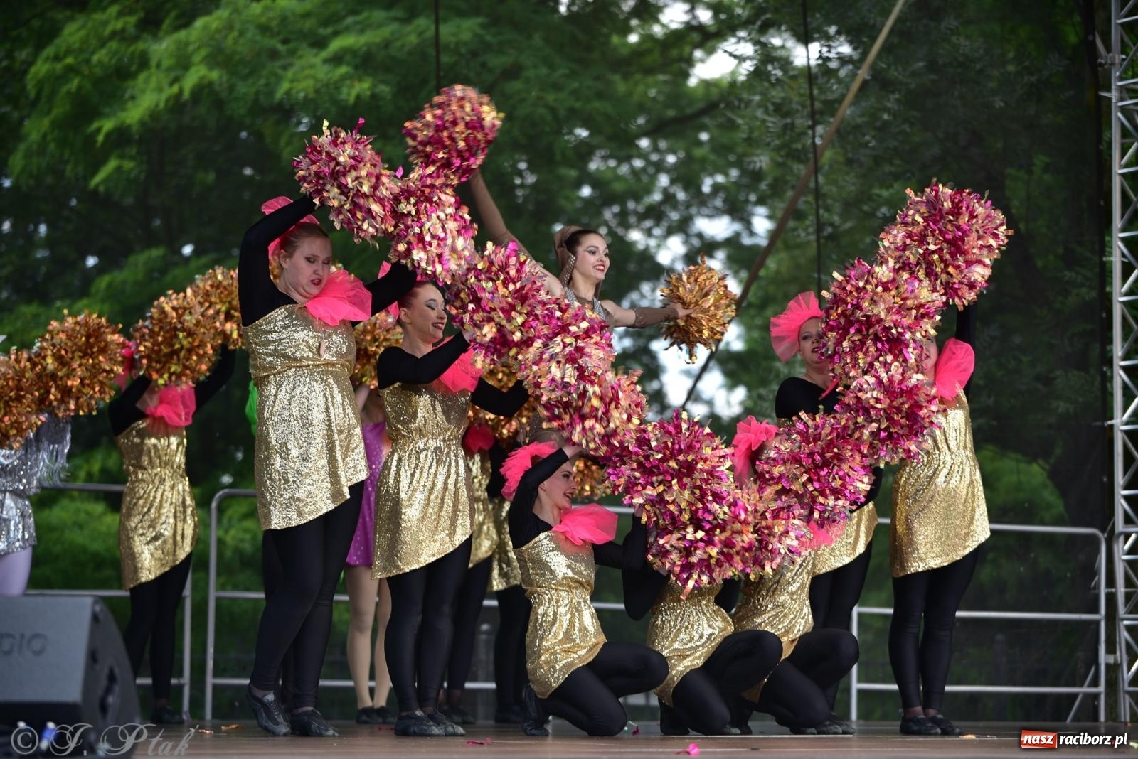 Zdjęcie w galerii na portalu naszraciborz.pl: IV raciborski Mażoretkowy Zawrót Głowy [FOTO i WIDEO] wiadomości z regionu