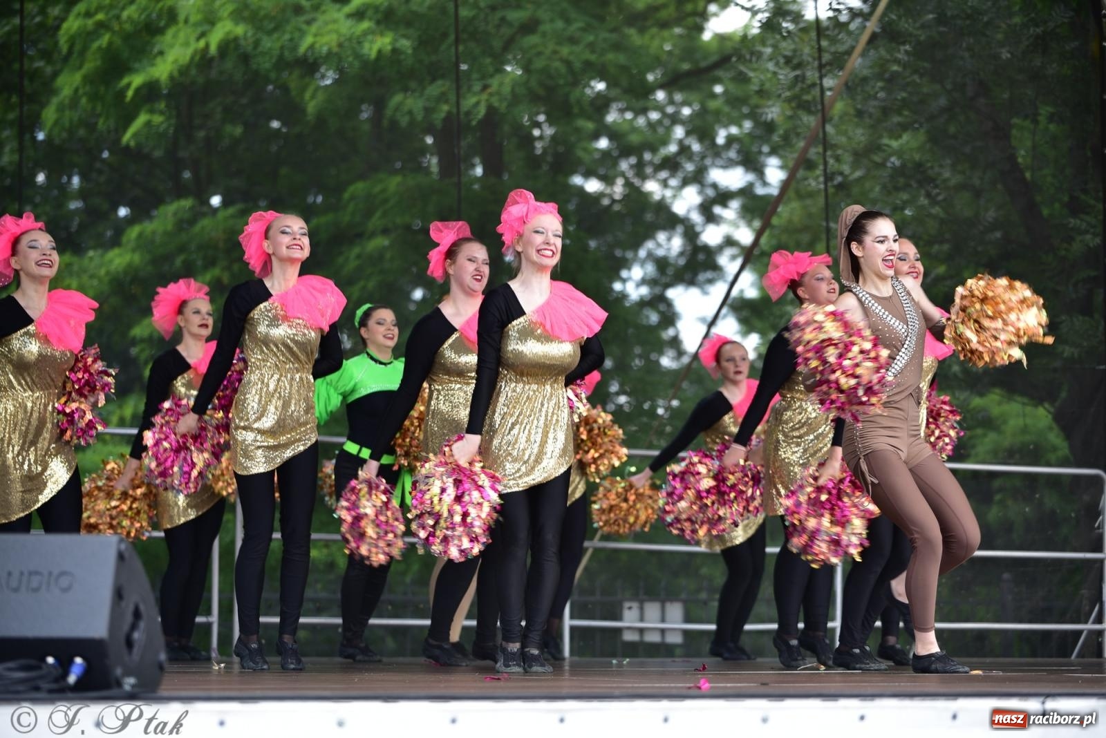 Zdjęcie w galerii na portalu naszraciborz.pl: IV raciborski Mażoretkowy Zawrót Głowy [FOTO i WIDEO] wiadomości z regionu